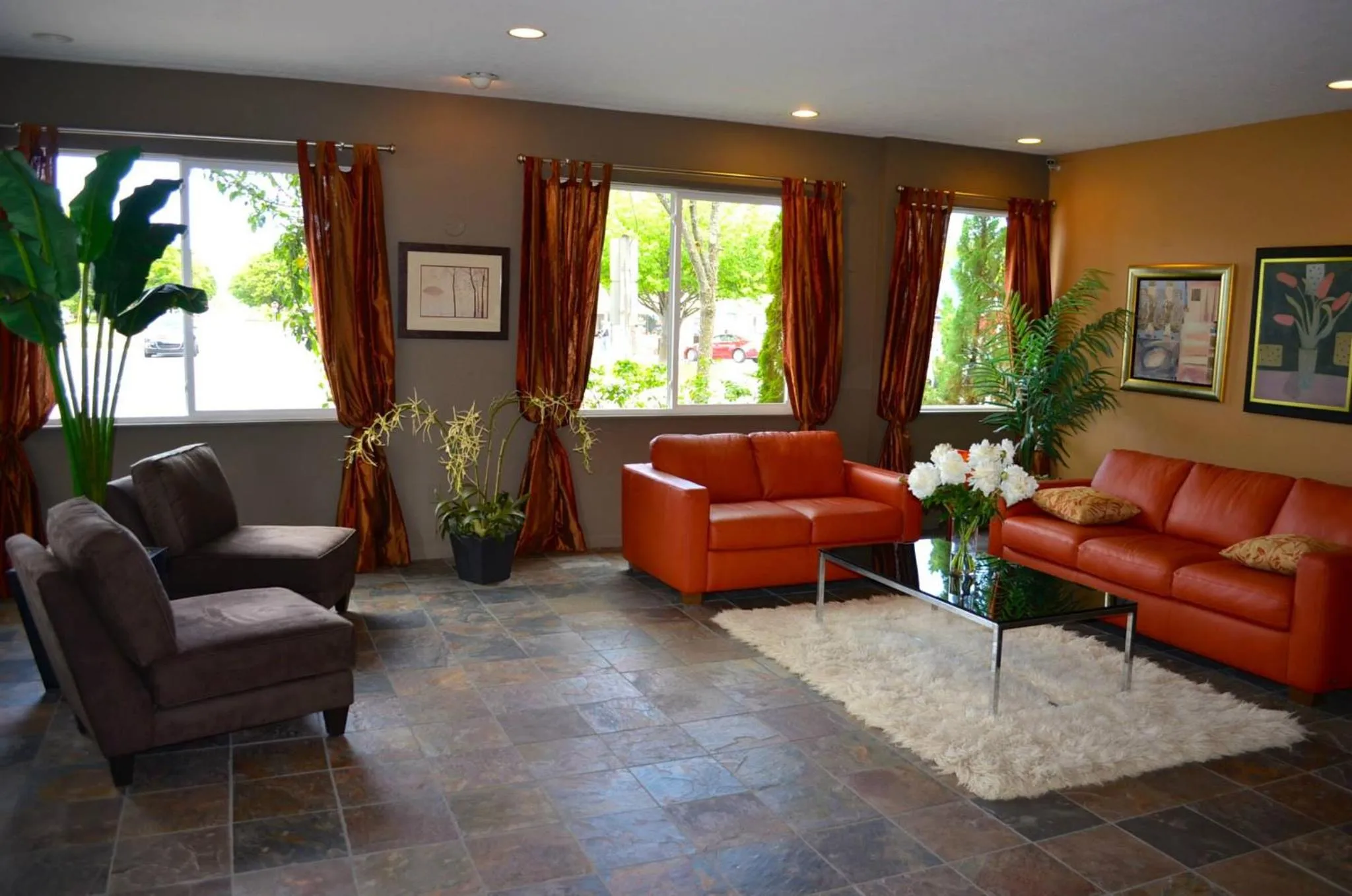 Lobby or reception in Court Plaza Inn & Suites of Mackinaw