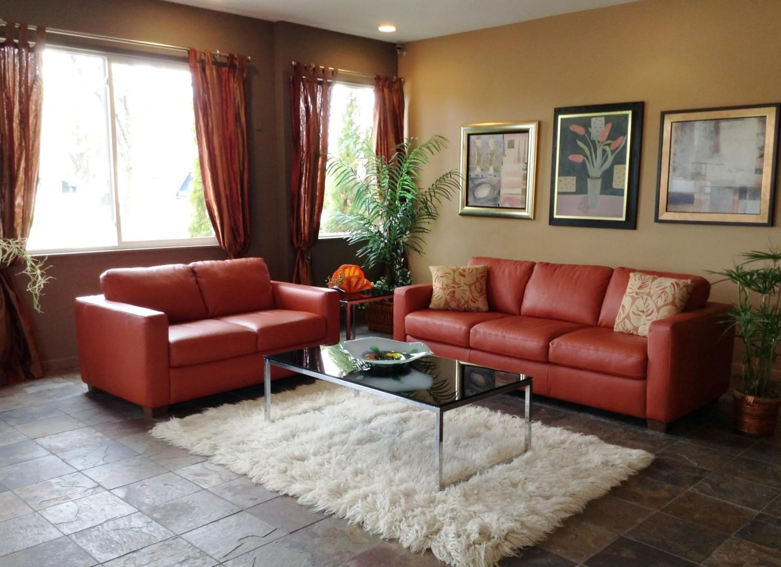 Lobby or reception in Court Plaza Inn & Suites of Mackinaw