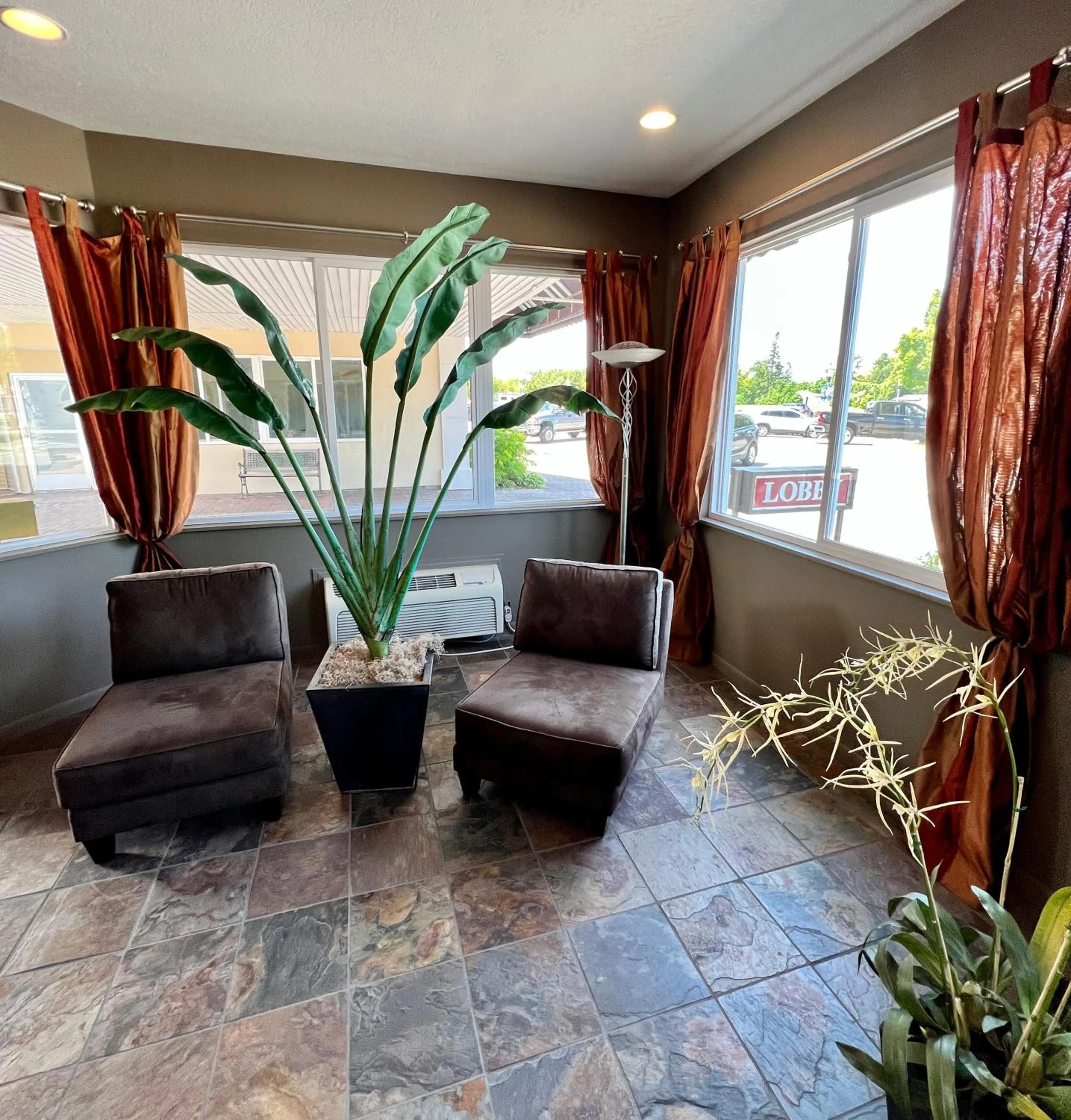 Lobby or reception in Court Plaza Inn & Suites of Mackinaw