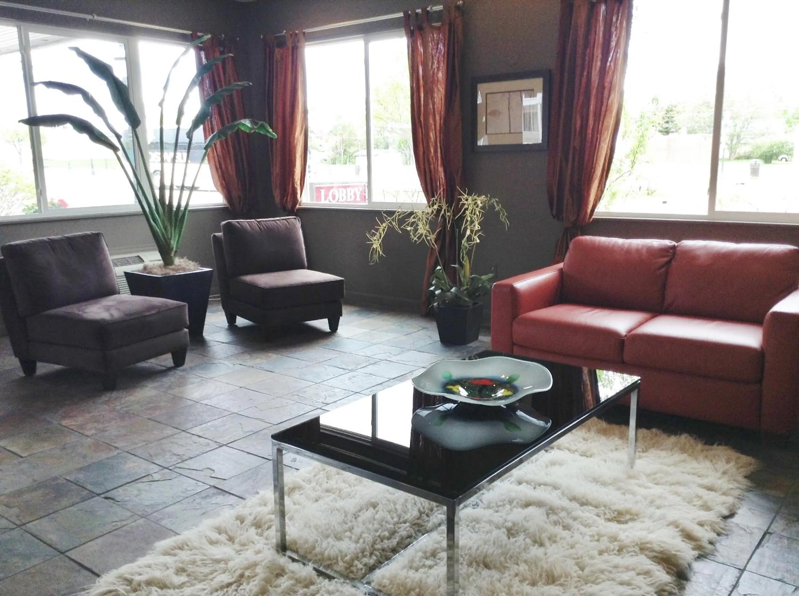 Lobby or reception in Court Plaza Inn & Suites of Mackinaw