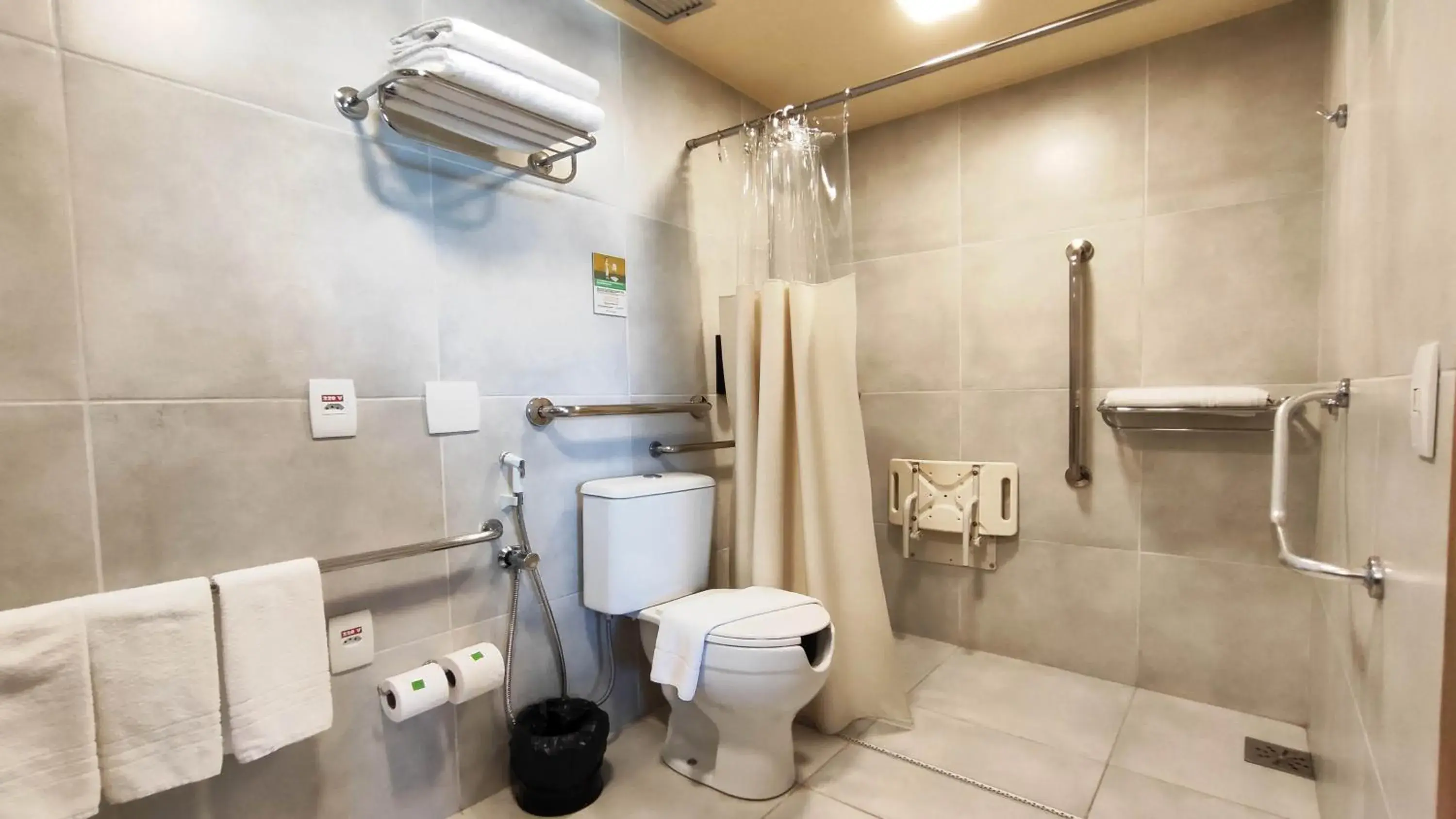 Bathroom in Holiday Inn Fortaleza by IHG Bathroom in Holiday Inn Fortaleza by IHG