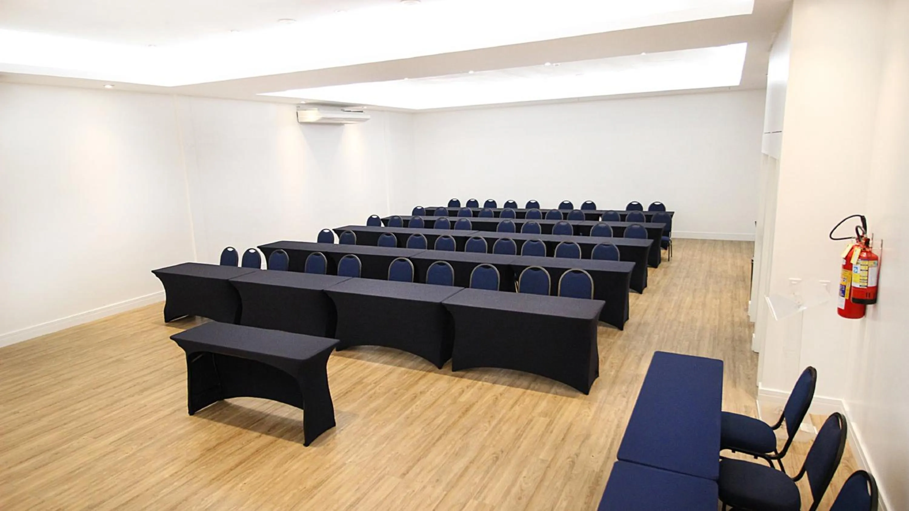 Meeting/conference room in Holiday Inn Fortaleza by IHG