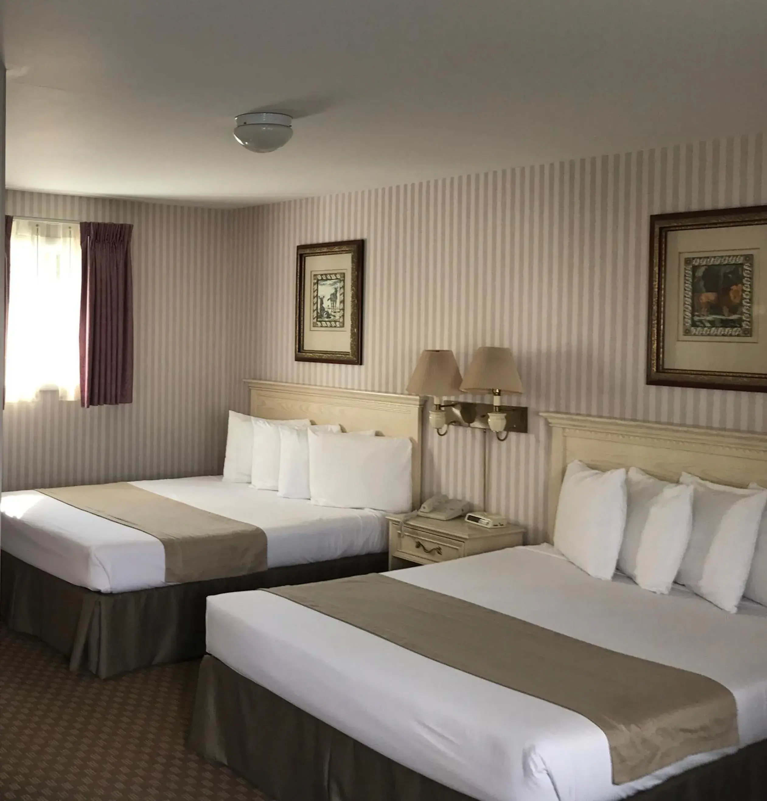 Standard Queen Room with Two Queen Beds in Parkside Inn Bridgeview Standard Queen Room with Two Queen Beds in Parkside Inn Bridgeview