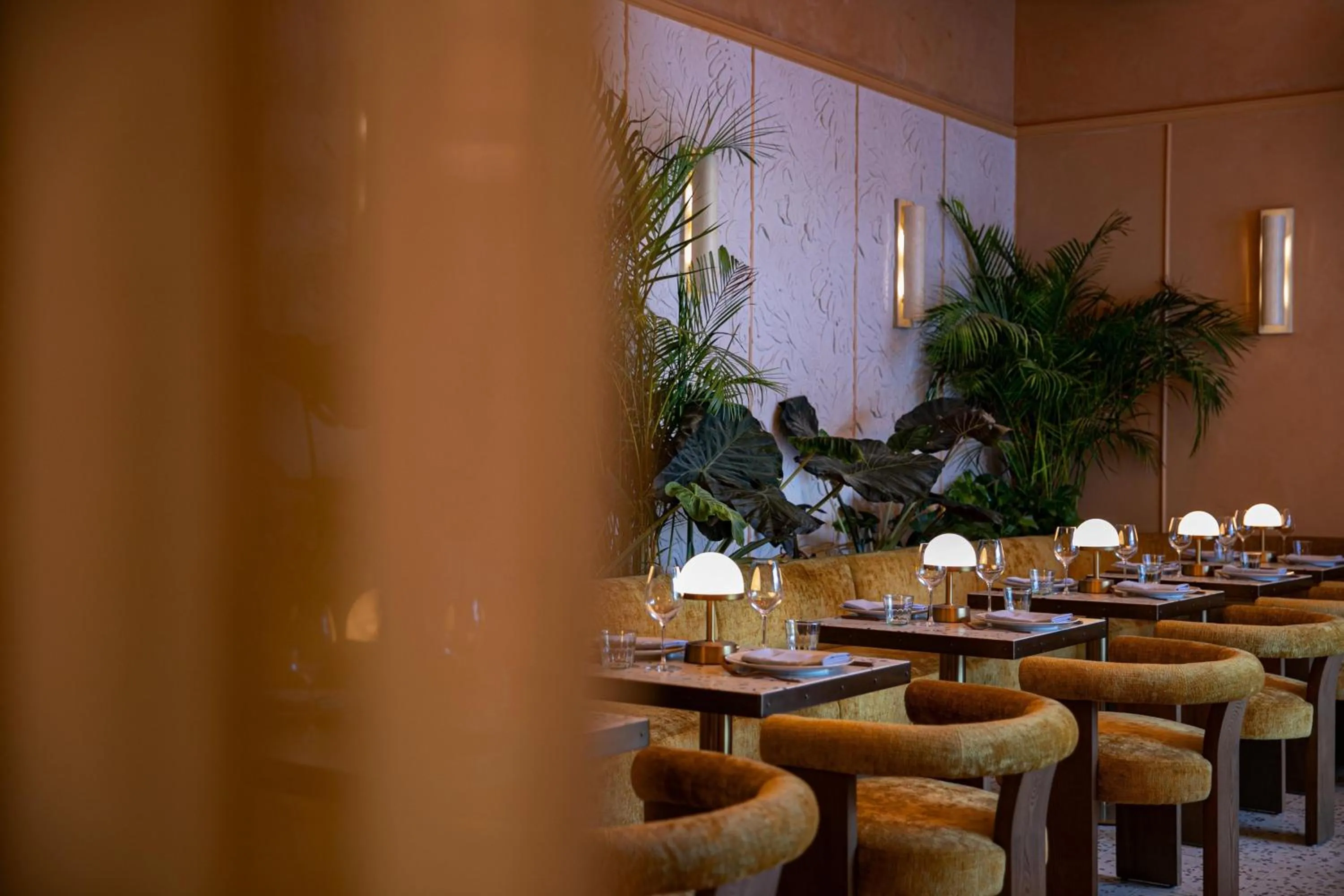 Restaurant/places to eat in W Hollywood