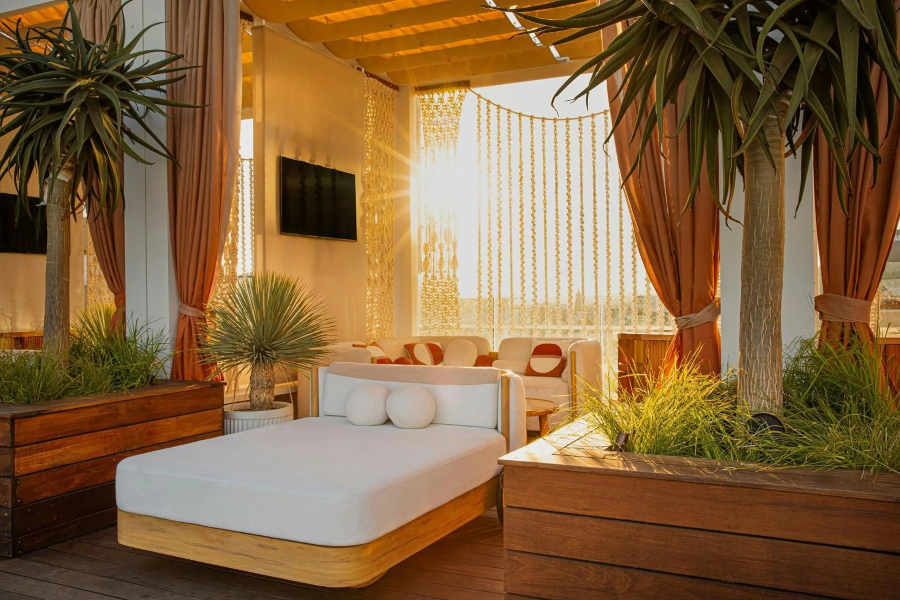 Fitness centre/facilities, Bed in W Hollywood