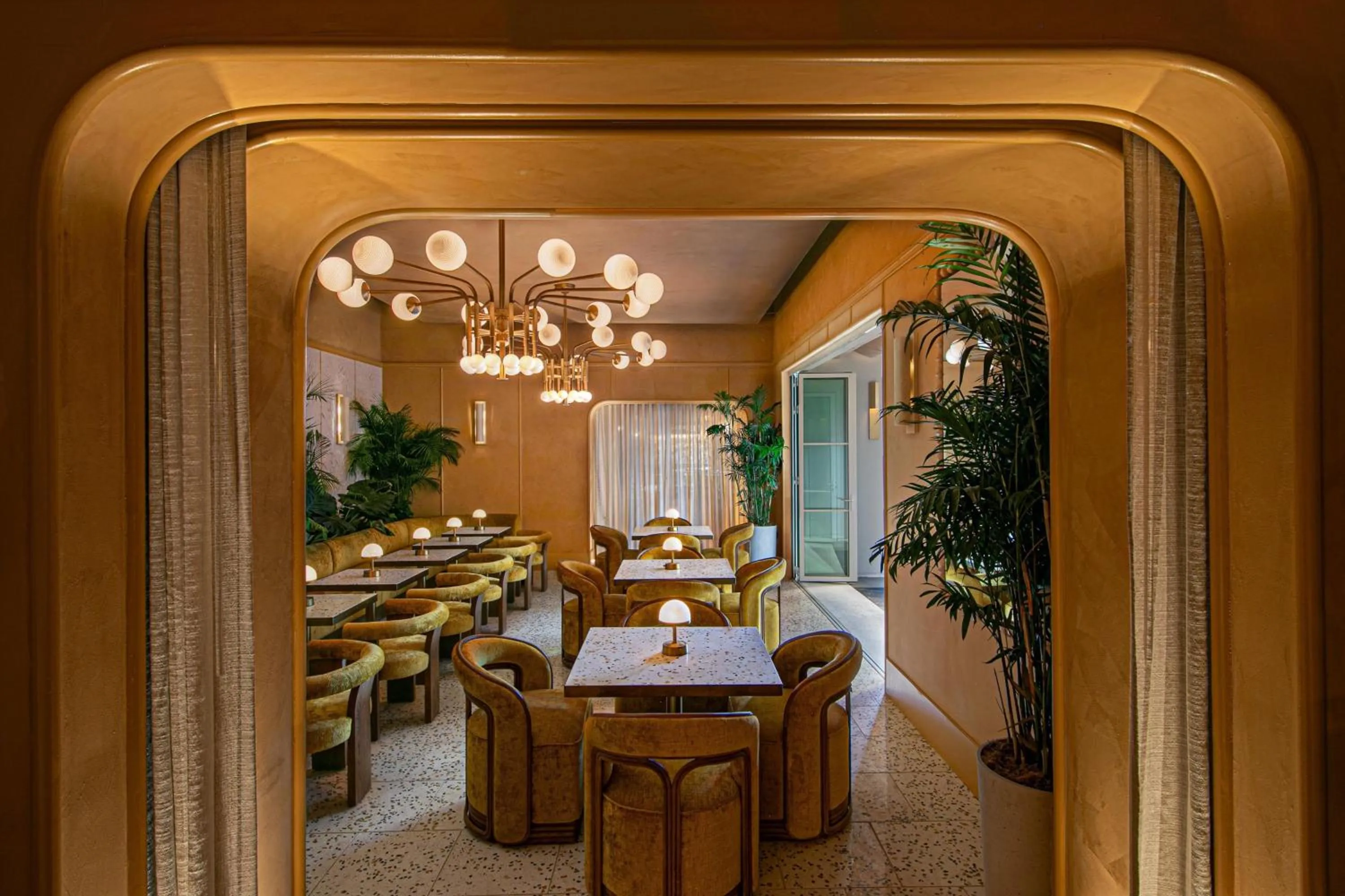 Restaurant/places to eat in W Hollywood