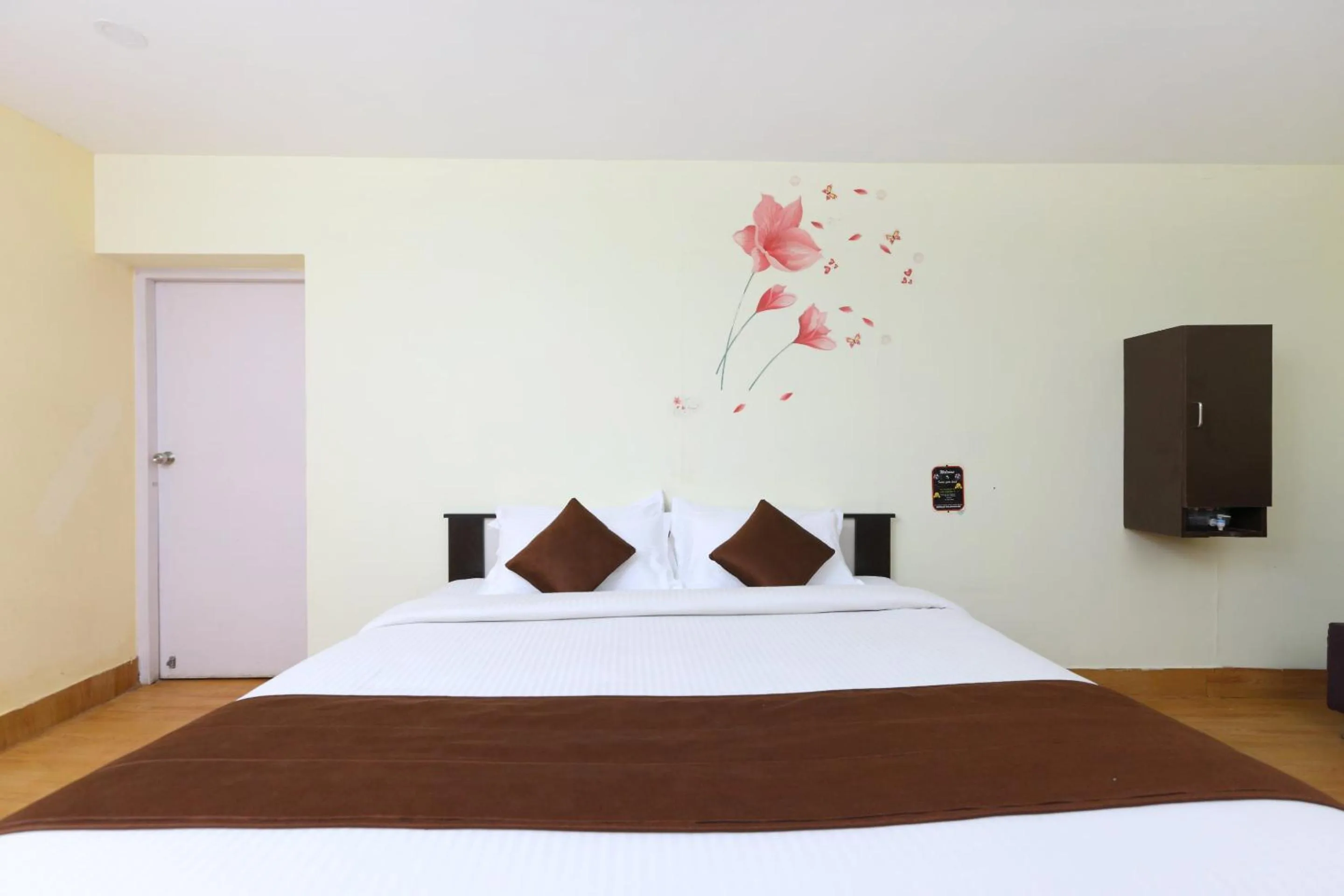 Bedroom, Bed in Hotel O India Gate Par View