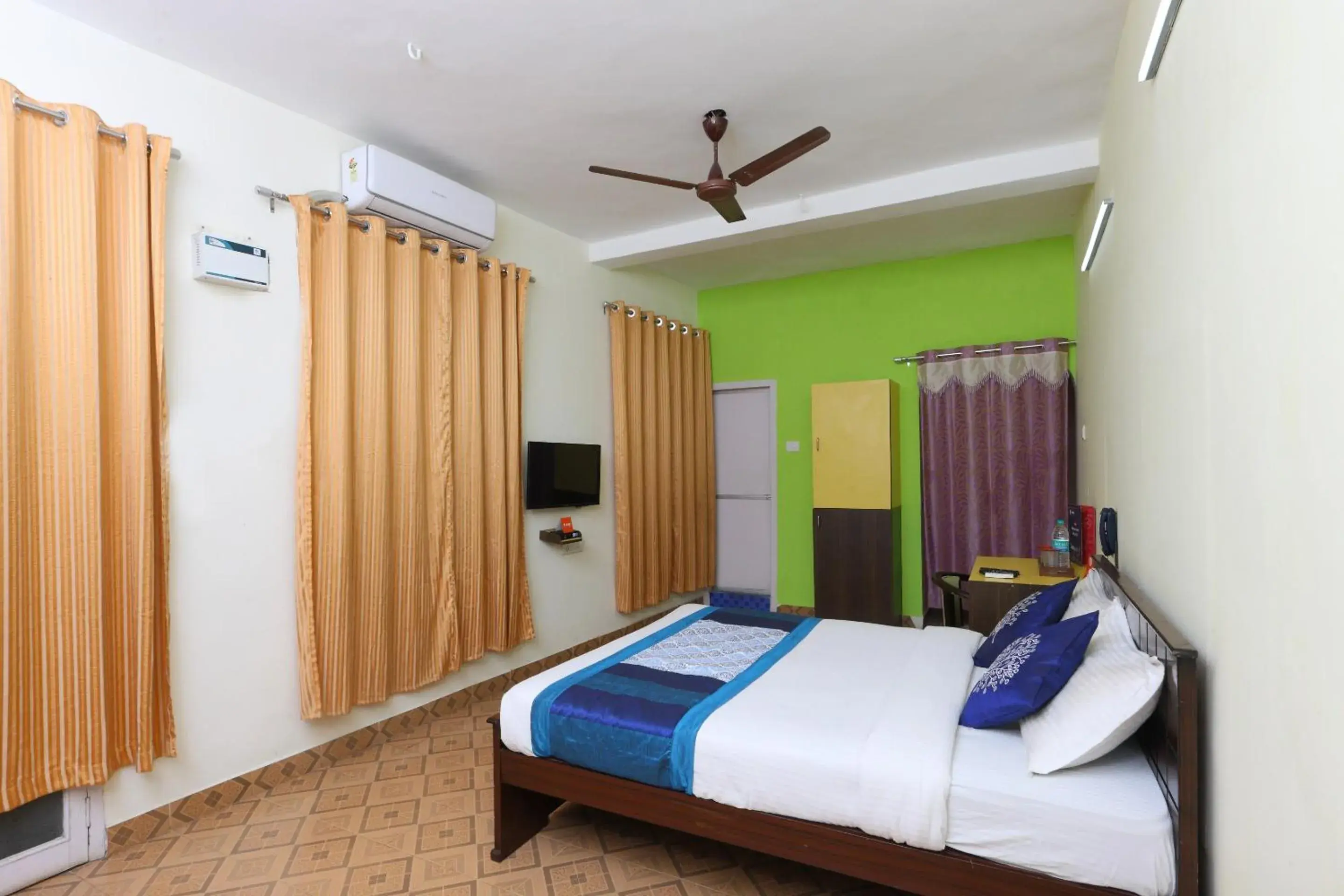 Classic Triple Room - single occupancy in Hotel O India Gate Par View Classic Triple Room - single occupancy in Hotel O India Gate Par View