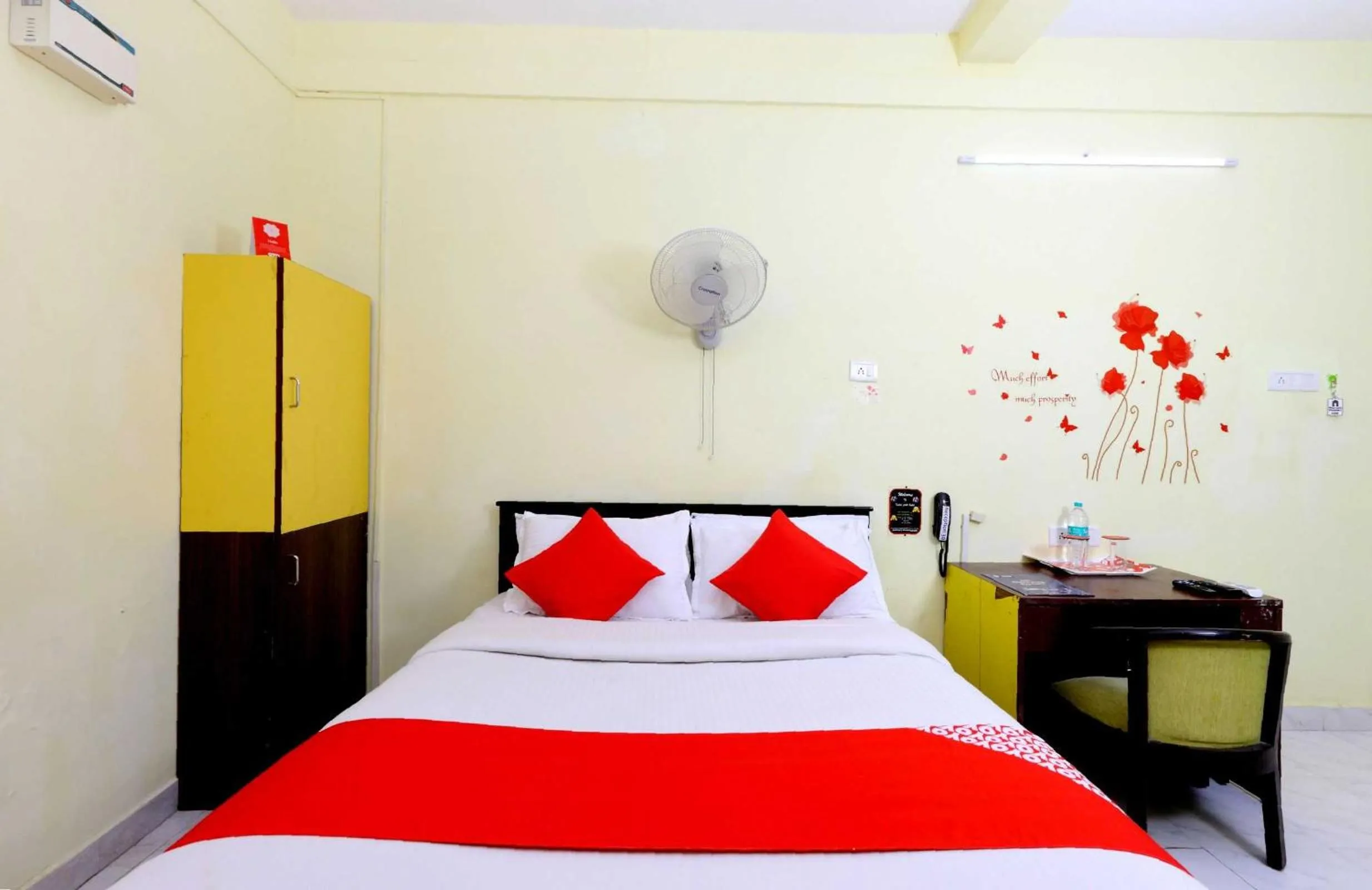 Bedroom, Bed in Hotel O India Gate Par View