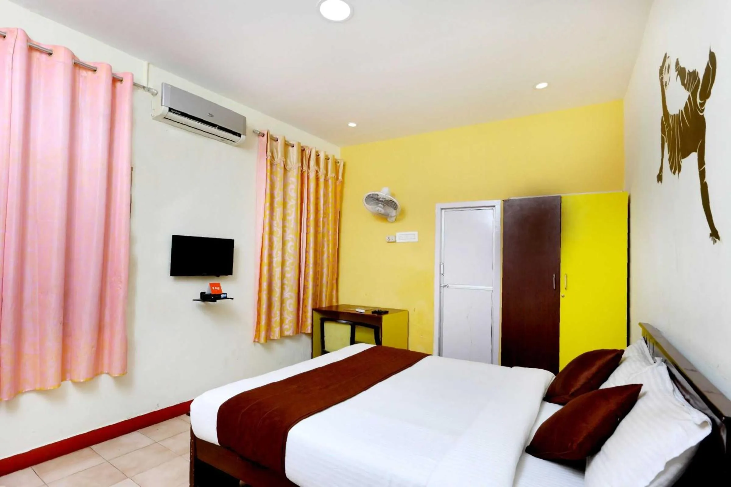 Bedroom, Bed in Hotel O India Gate Par View