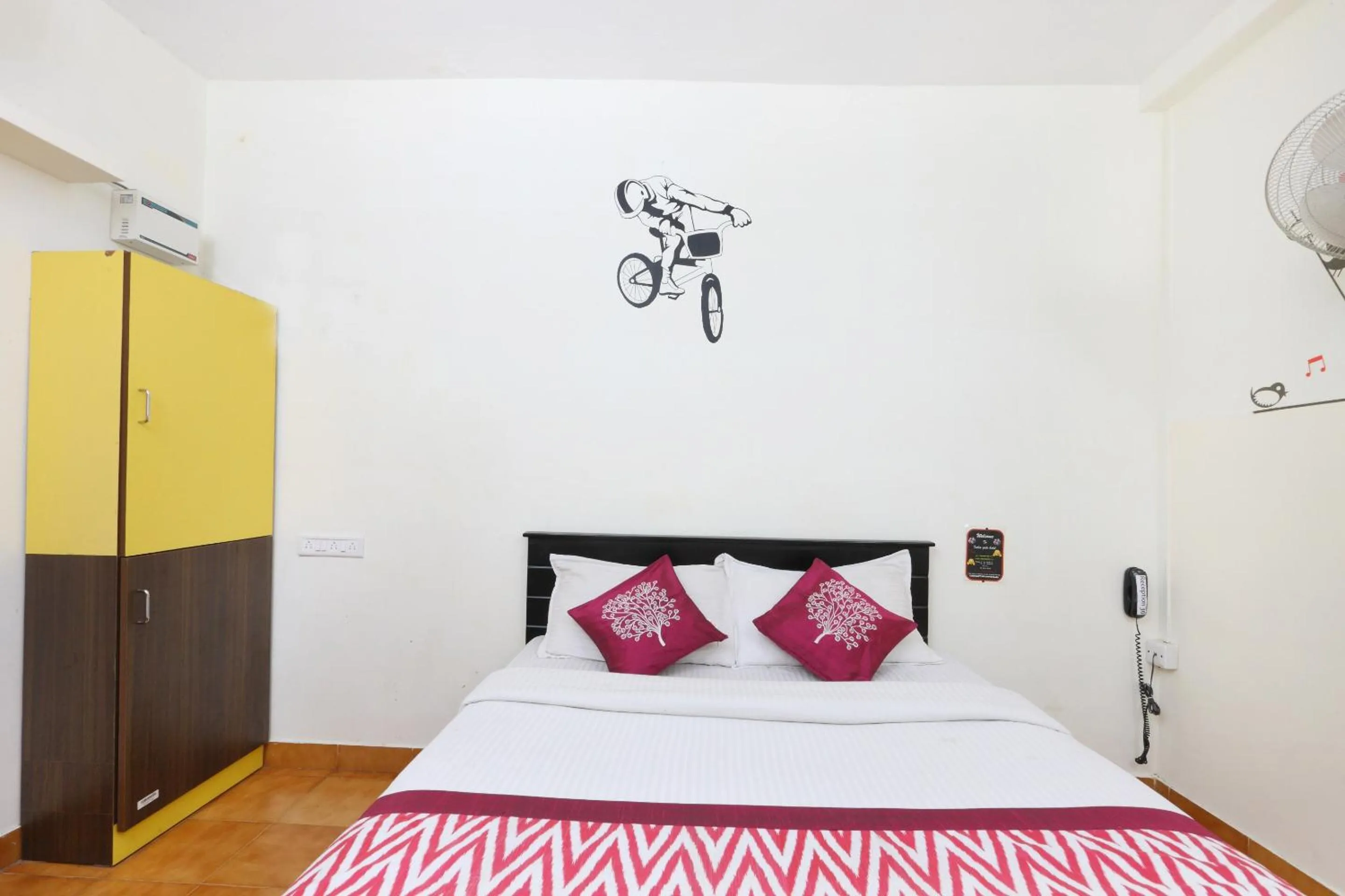 Bedroom, Bed in Hotel O India Gate Par View