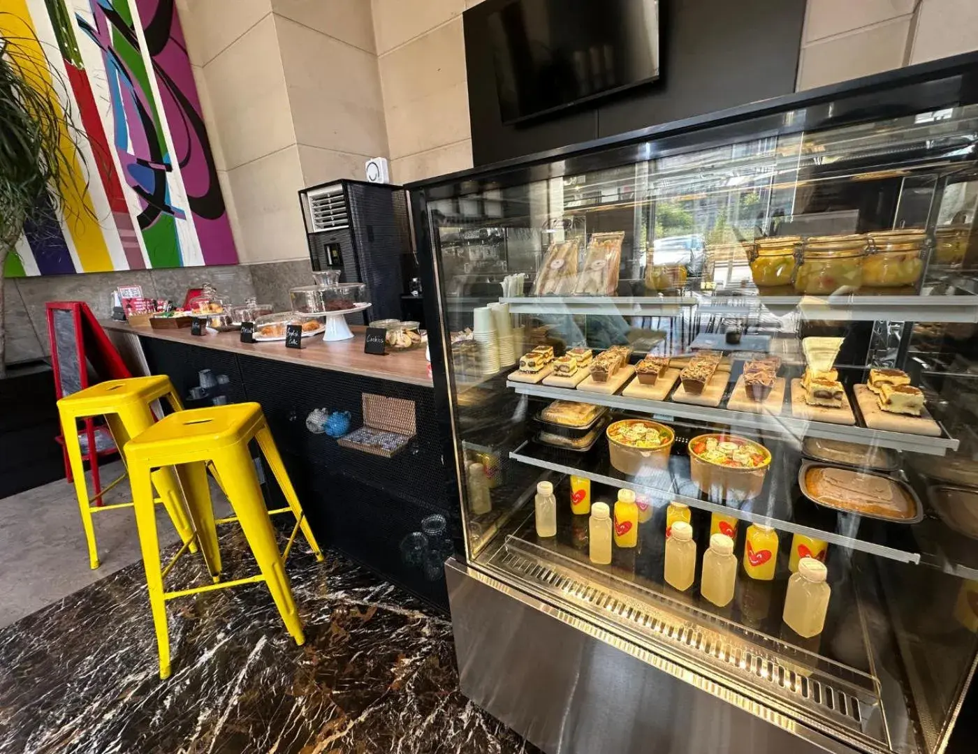 Restaurant/places to eat in The Smallville Xpress Restaurant/places to eat in The Smallville Xpress