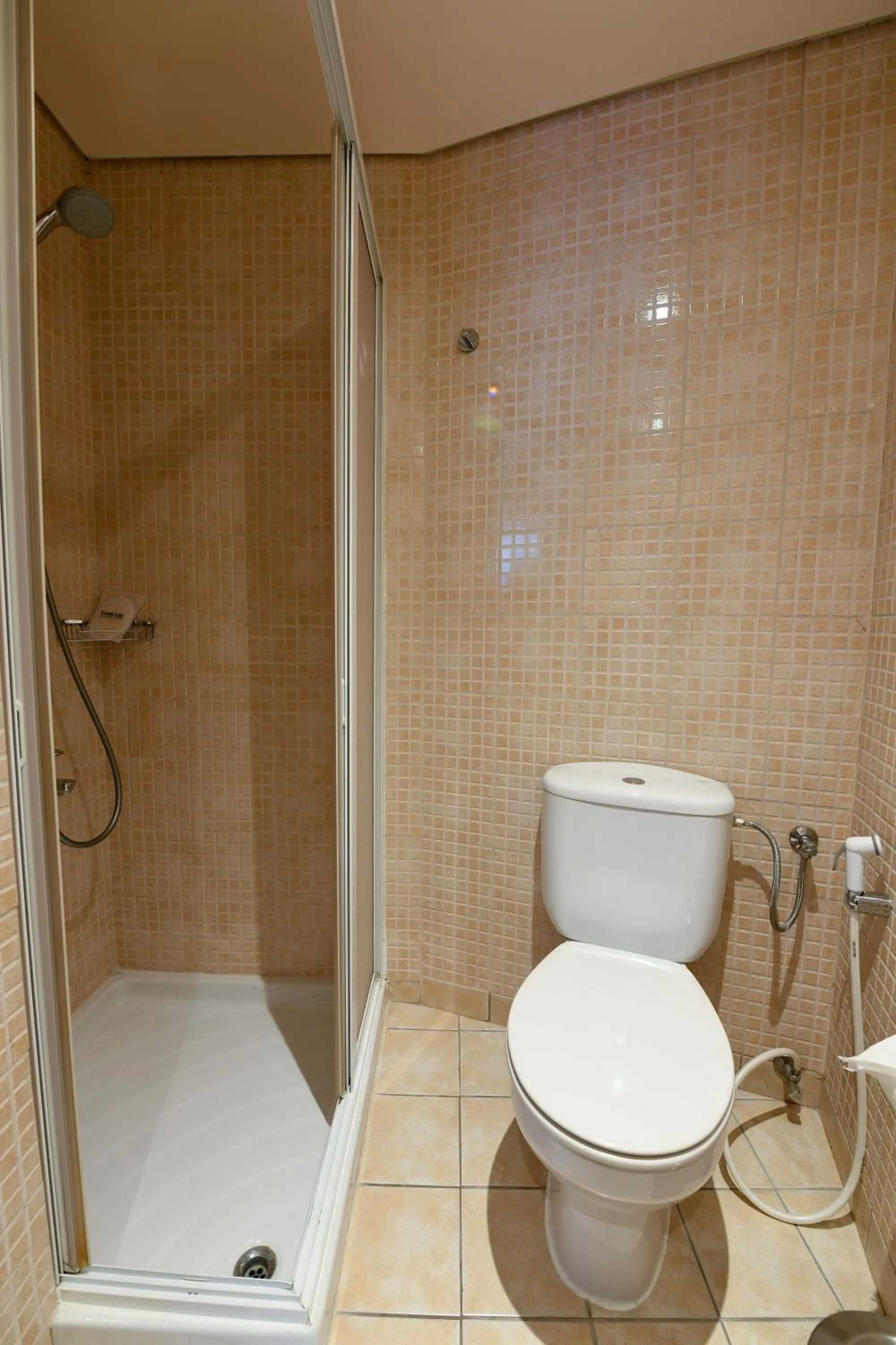 Shower in The Smallville Xpress