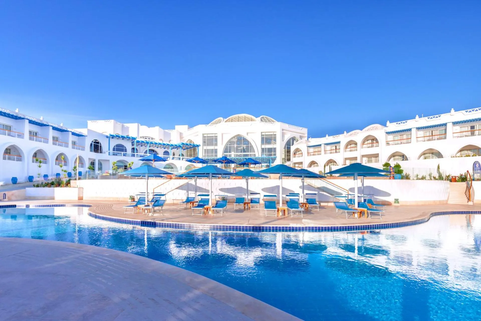 Swimming pool in Pickalbatros Palace Sharm "Aqua Park"- All inclusive