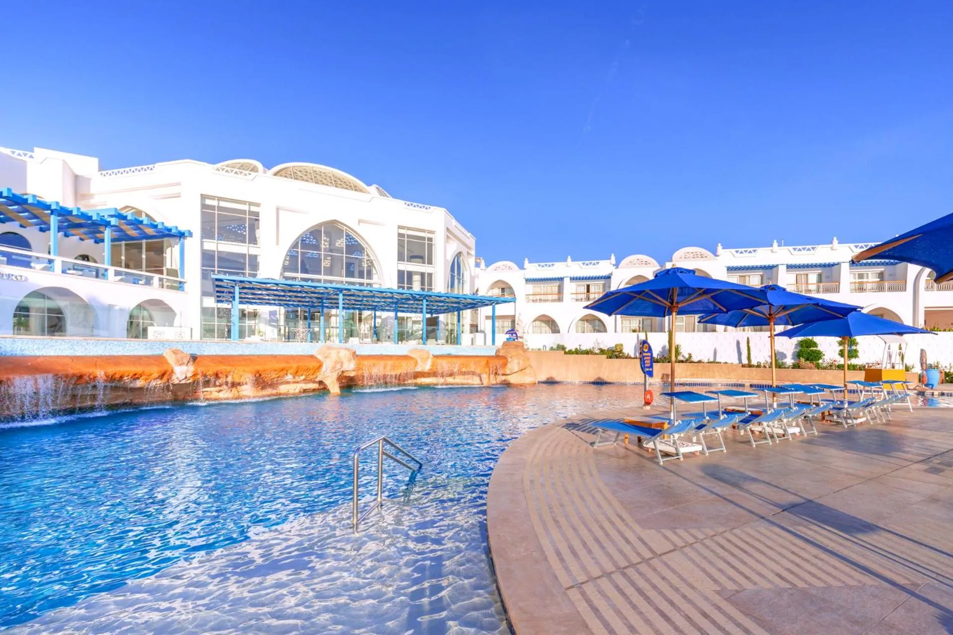 Swimming pool in Pickalbatros Palace Sharm "Aqua Park"- All inclusive
