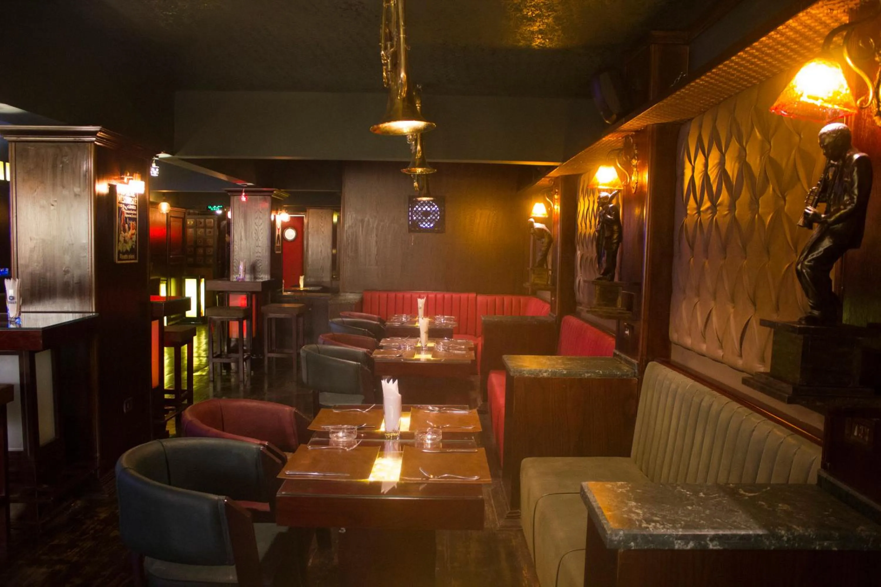 Restaurant/places to eat in Zayed Hotel