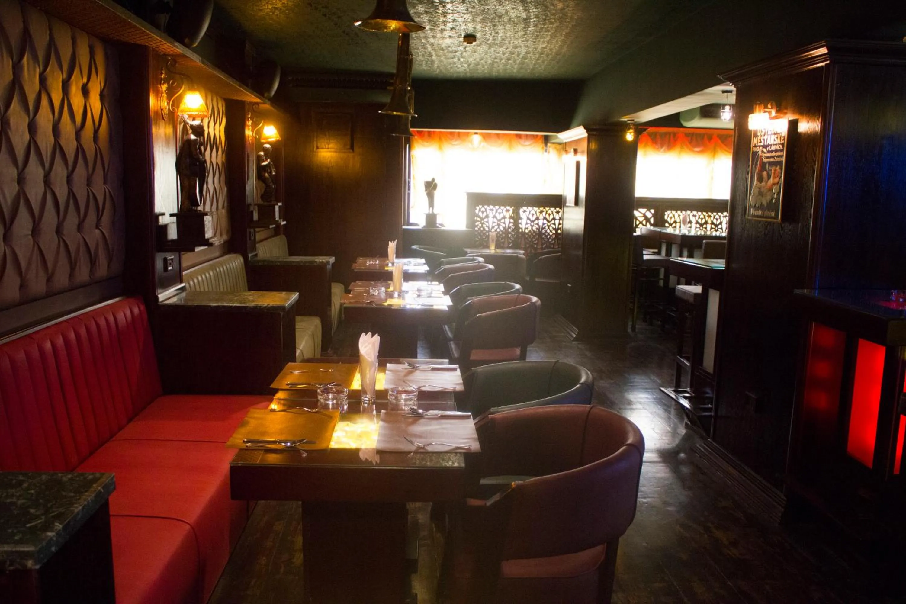 Restaurant/places to eat in Zayed Hotel