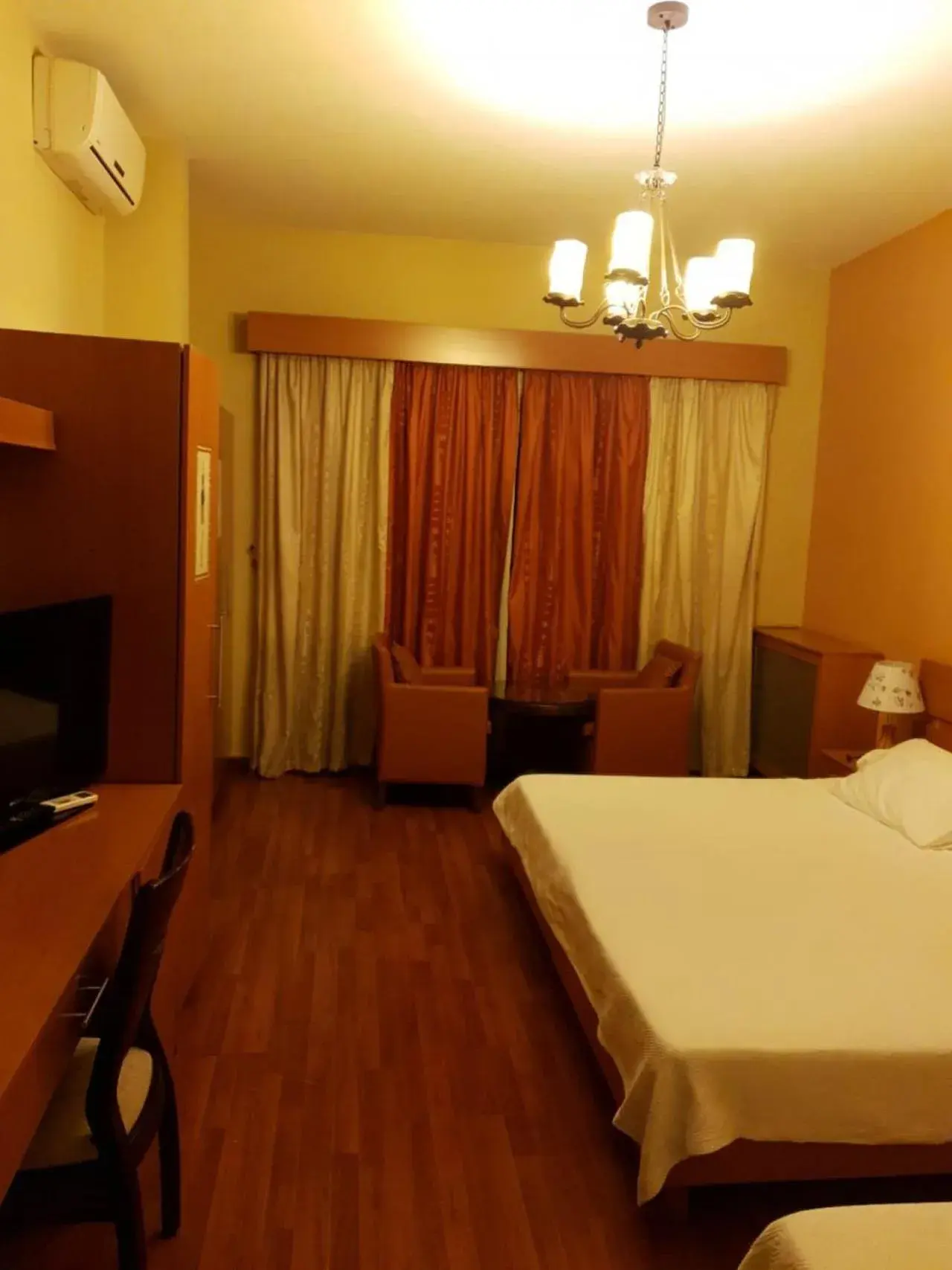 Basic Triple Room in Ahiram Hotel Byblos Basic Triple Room in Ahiram Hotel Byblos