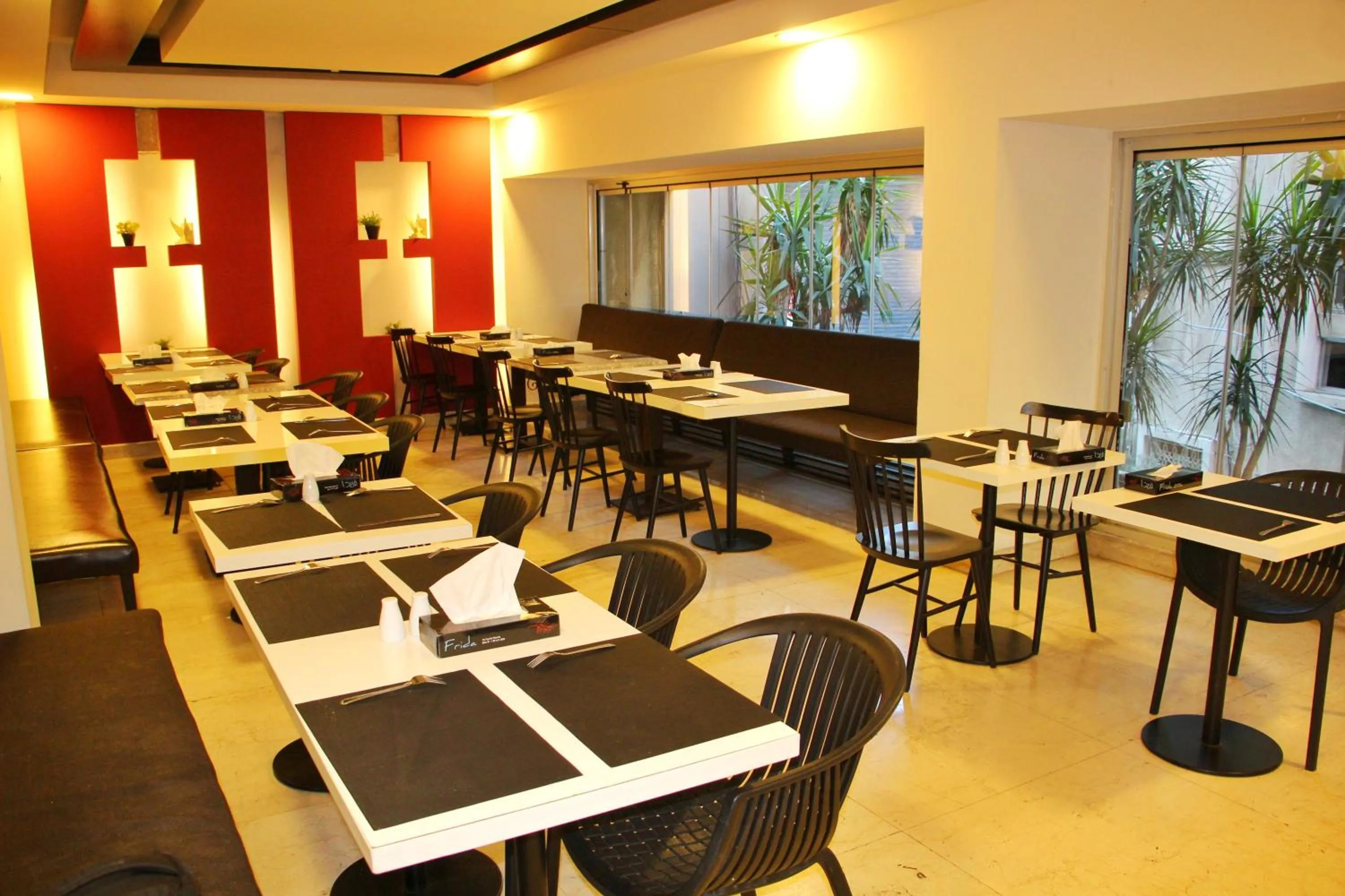 Restaurant/places to eat in Le Marly Hotel