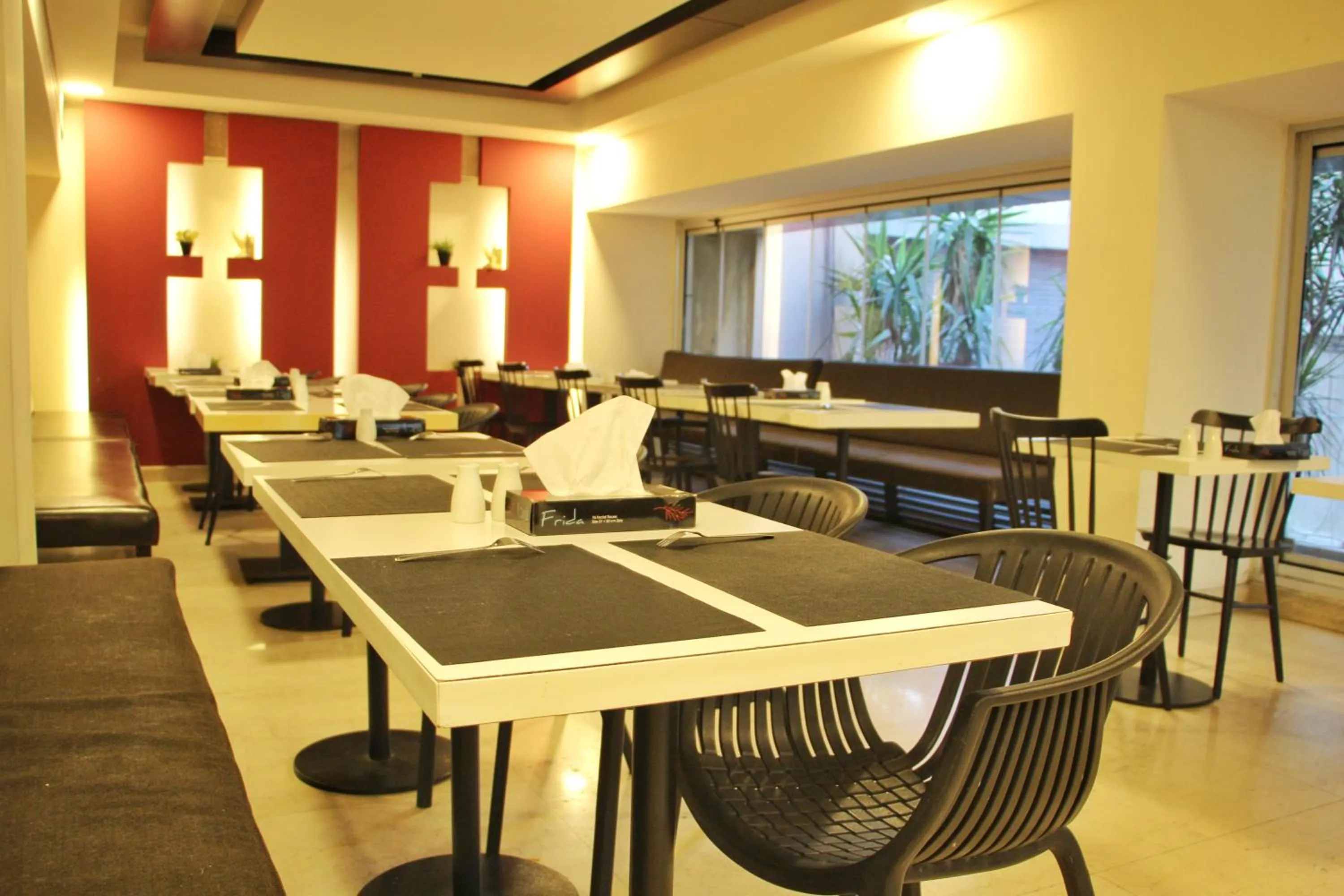 Restaurant/places to eat in Le Marly Hotel