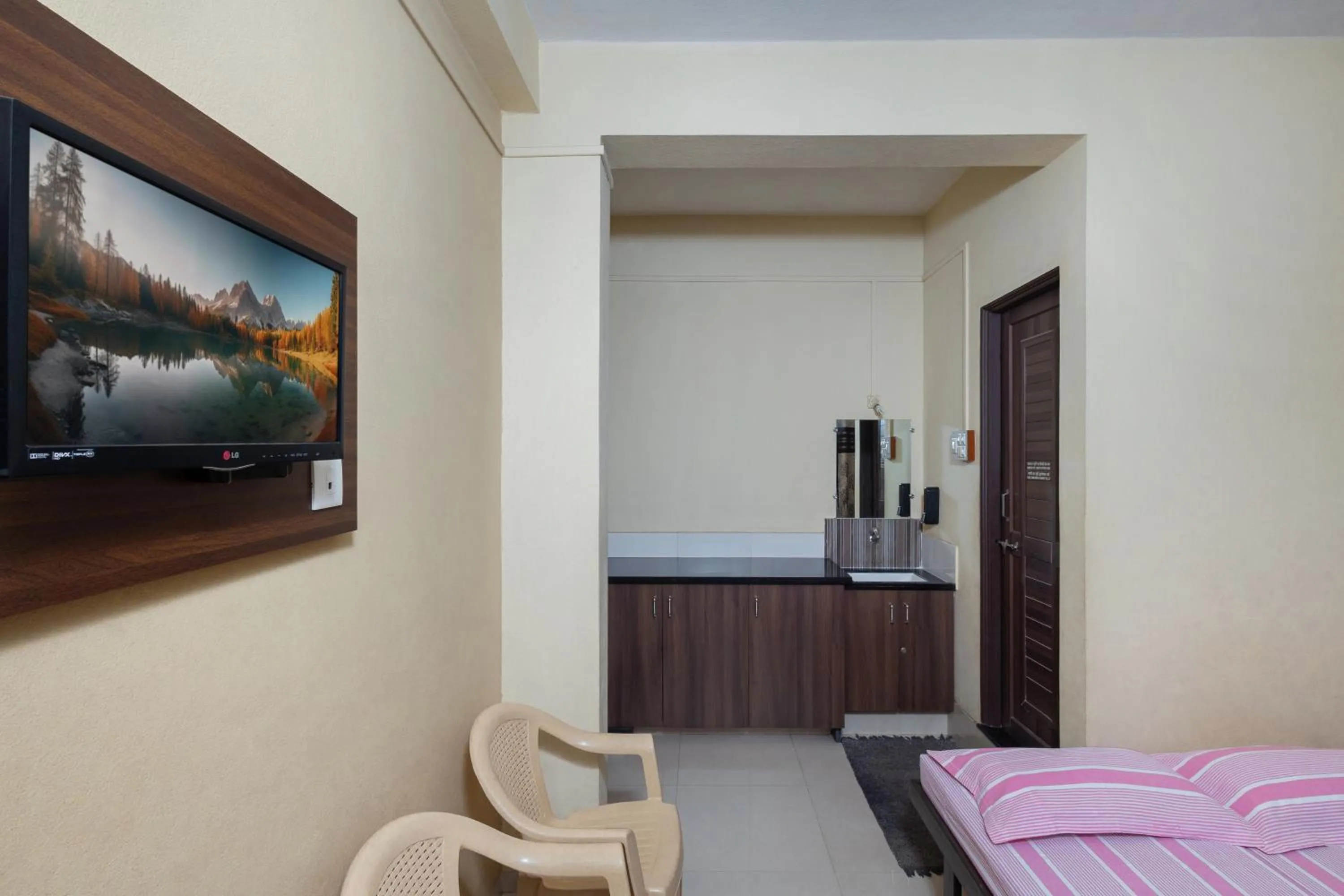 TV and multimedia, Bed in Hotel Ambika