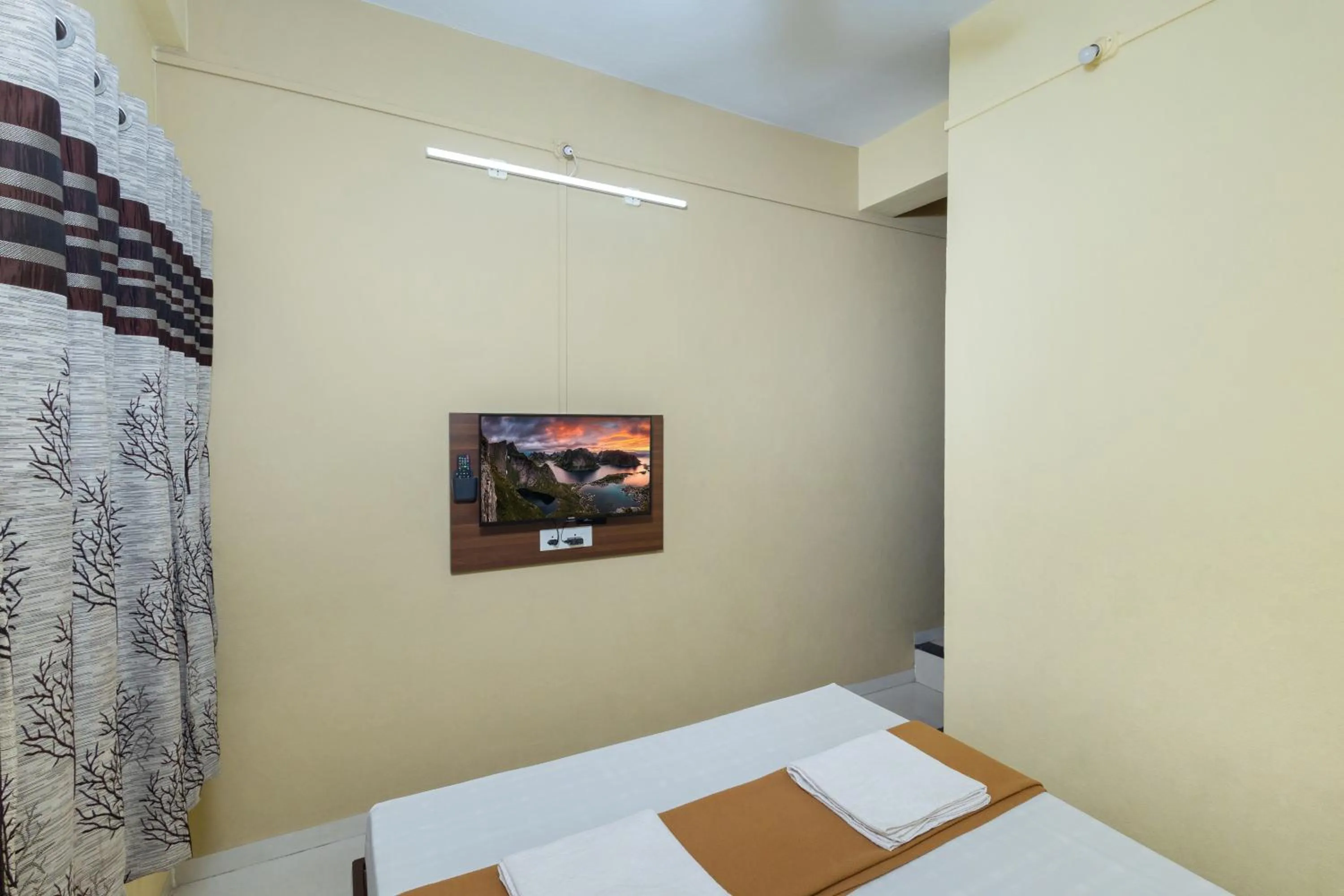 Bed in Hotel Ambika