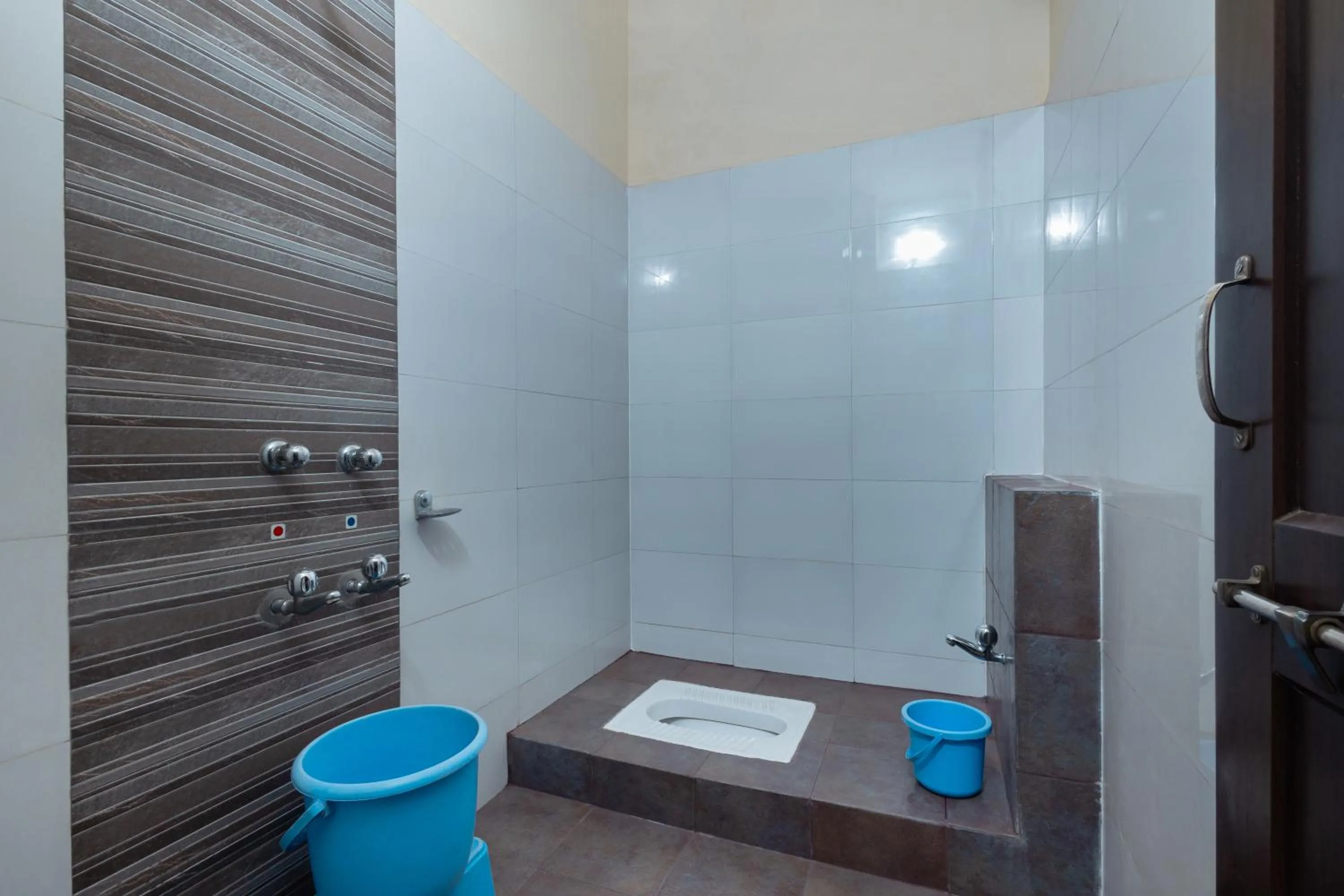 Toilet in Hotel Ambika