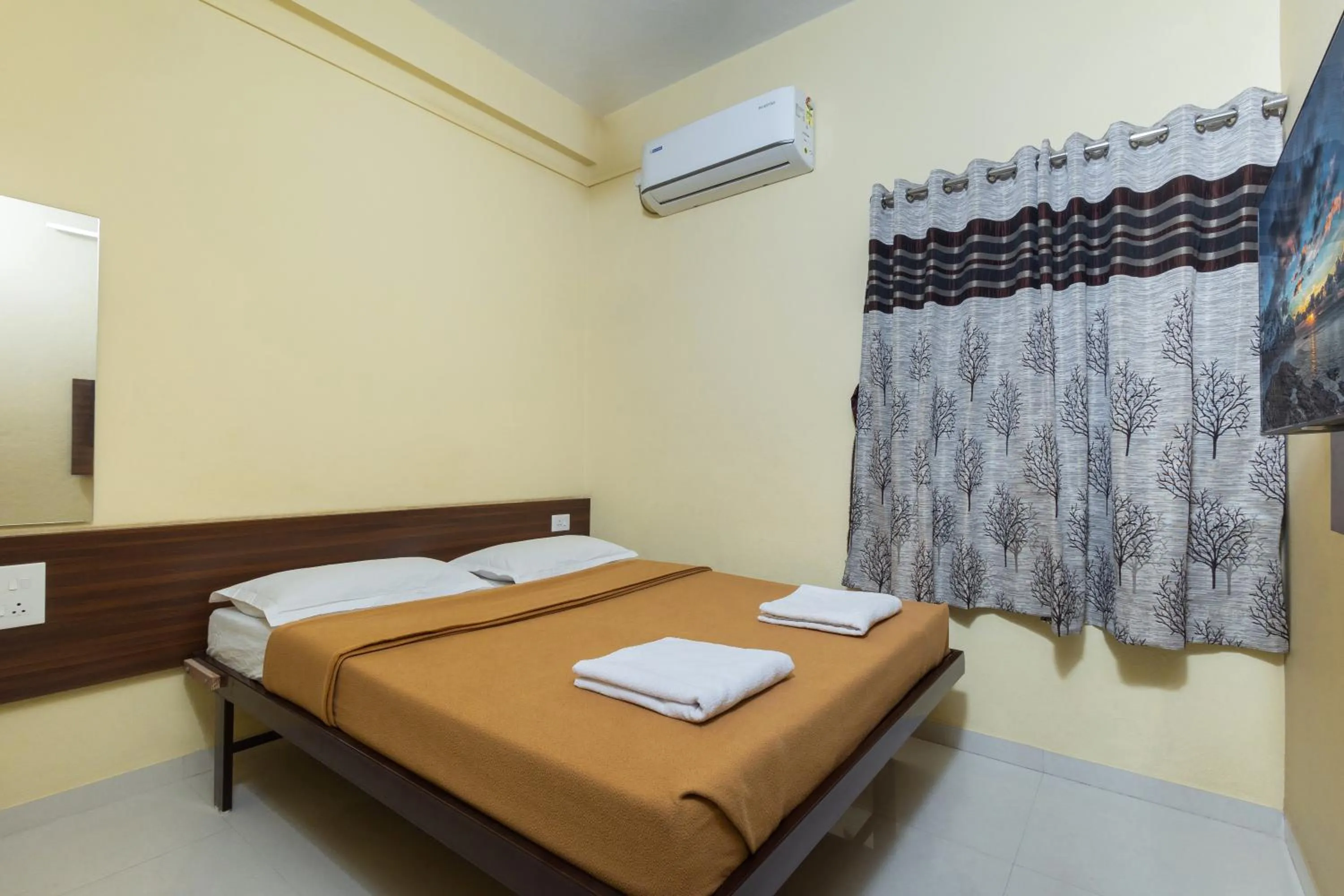 Bed in Hotel Ambika