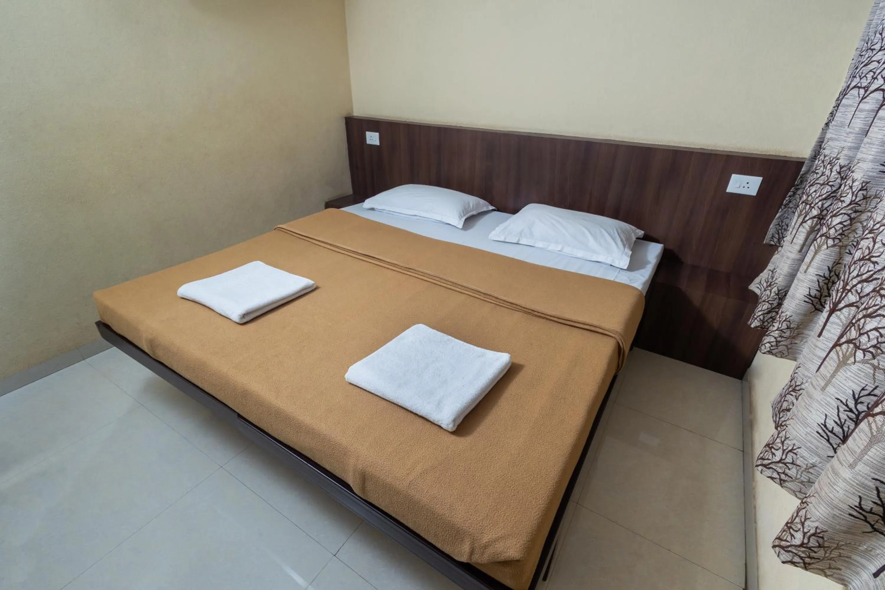 Bed in Hotel Ambika