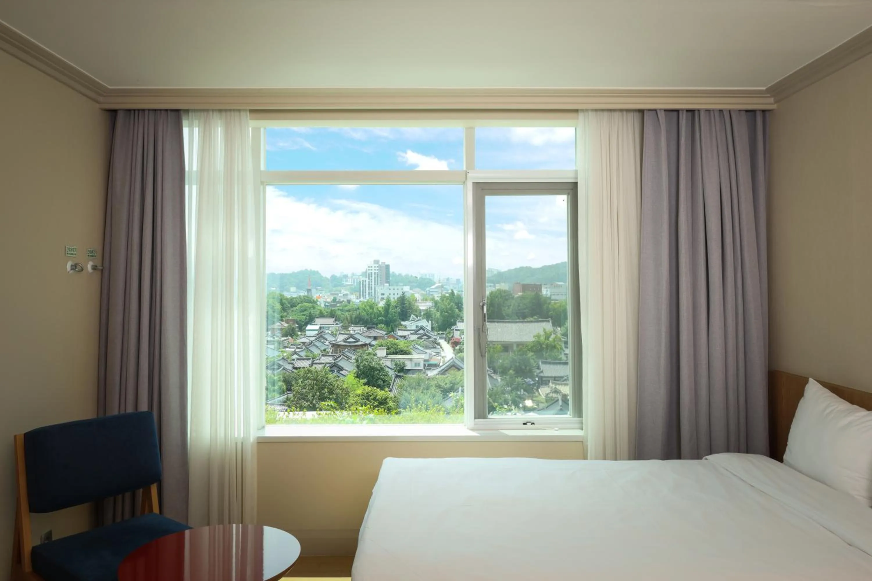 View (from property/room), Bed in Lahan Hotel Jeonju