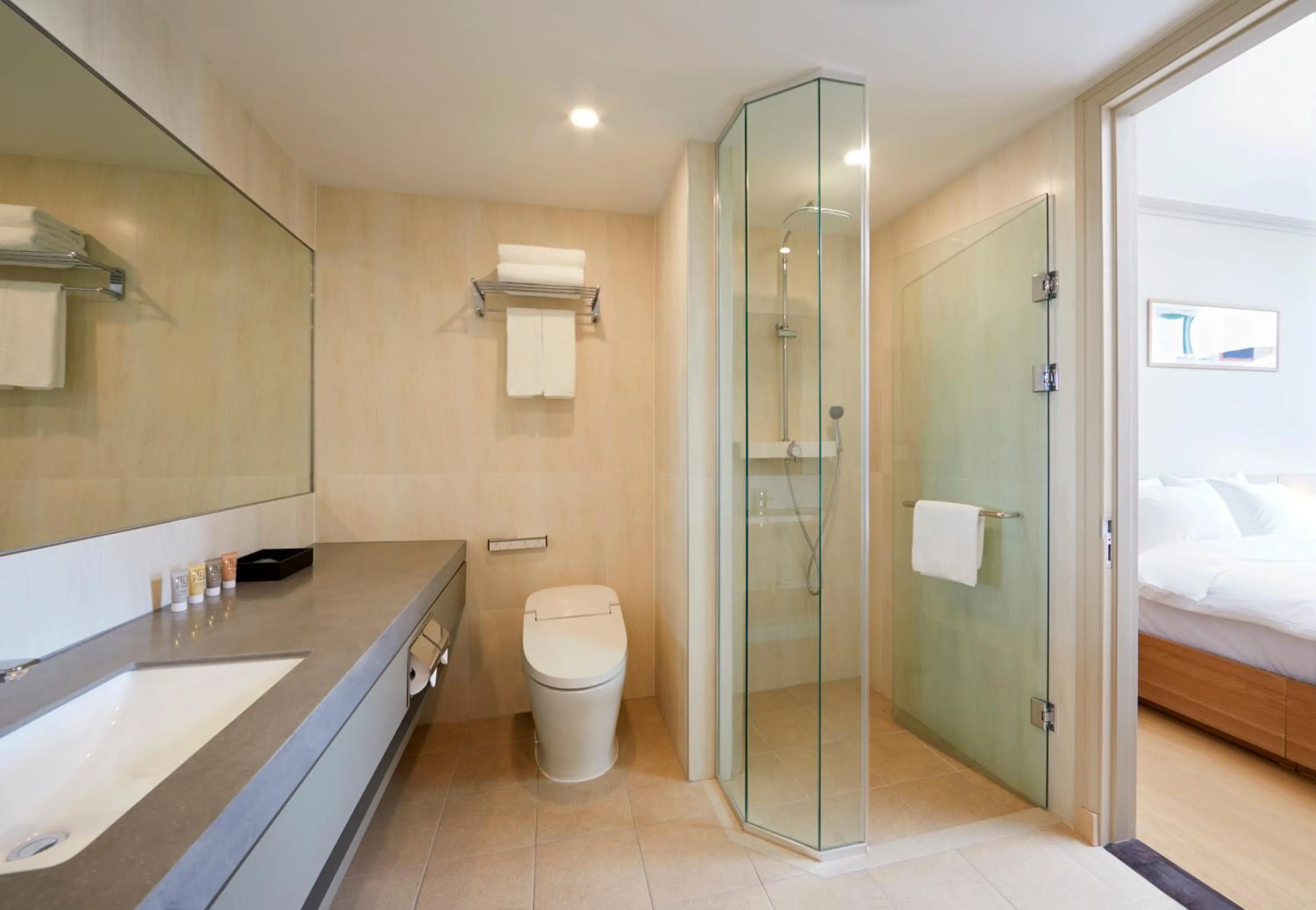 Toilet, Bed in Lahan Hotel Jeonju