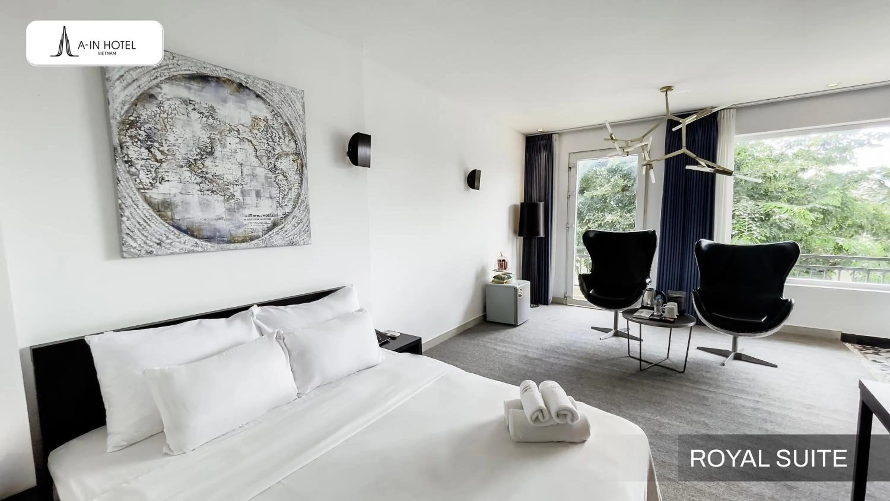 Photo of the whole room, Bed in A In Hotel Riverside