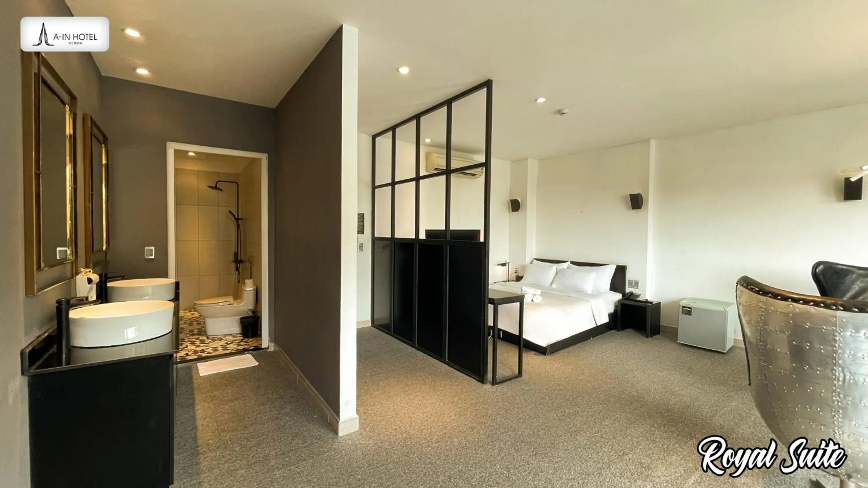 Bed in A In Hotel Riverside