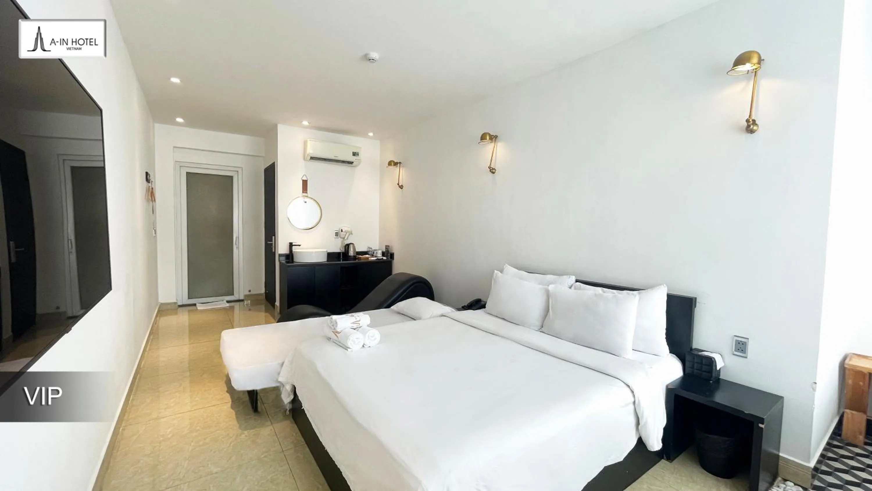 Bed in A In Hotel Riverside