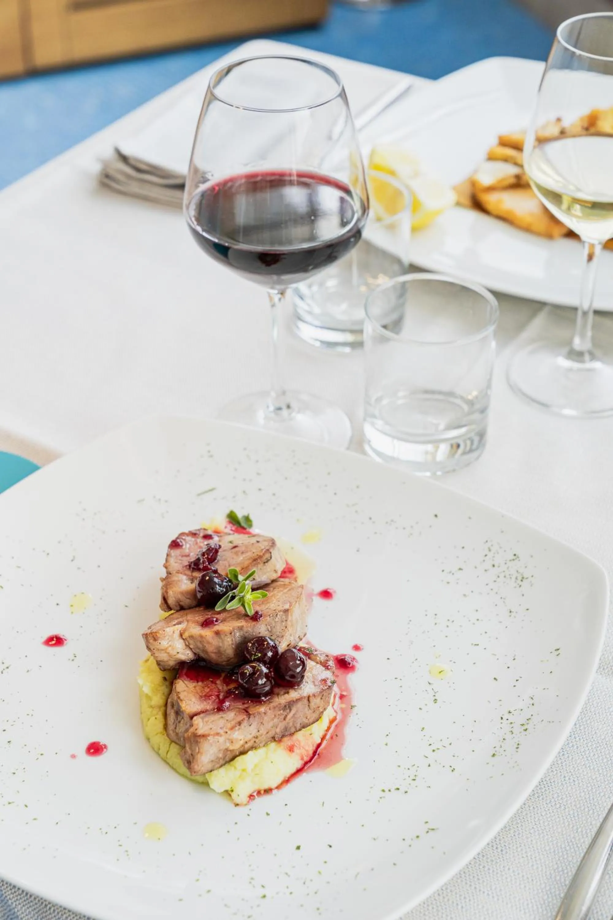 Restaurant/places to eat in Mercure Olbia