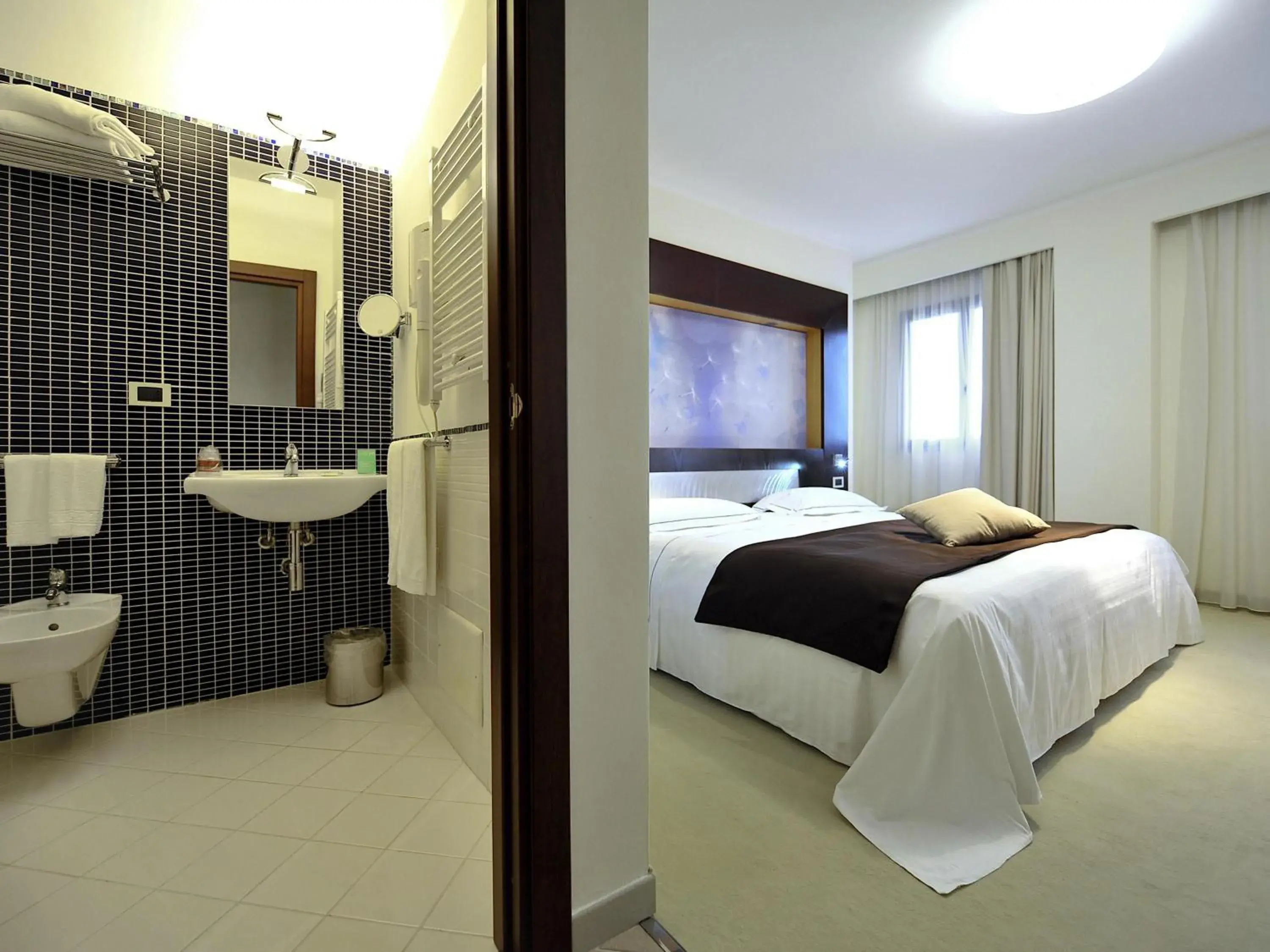 Bedroom, Bed in Mercure Olbia Bedroom, Bed in Mercure Olbia