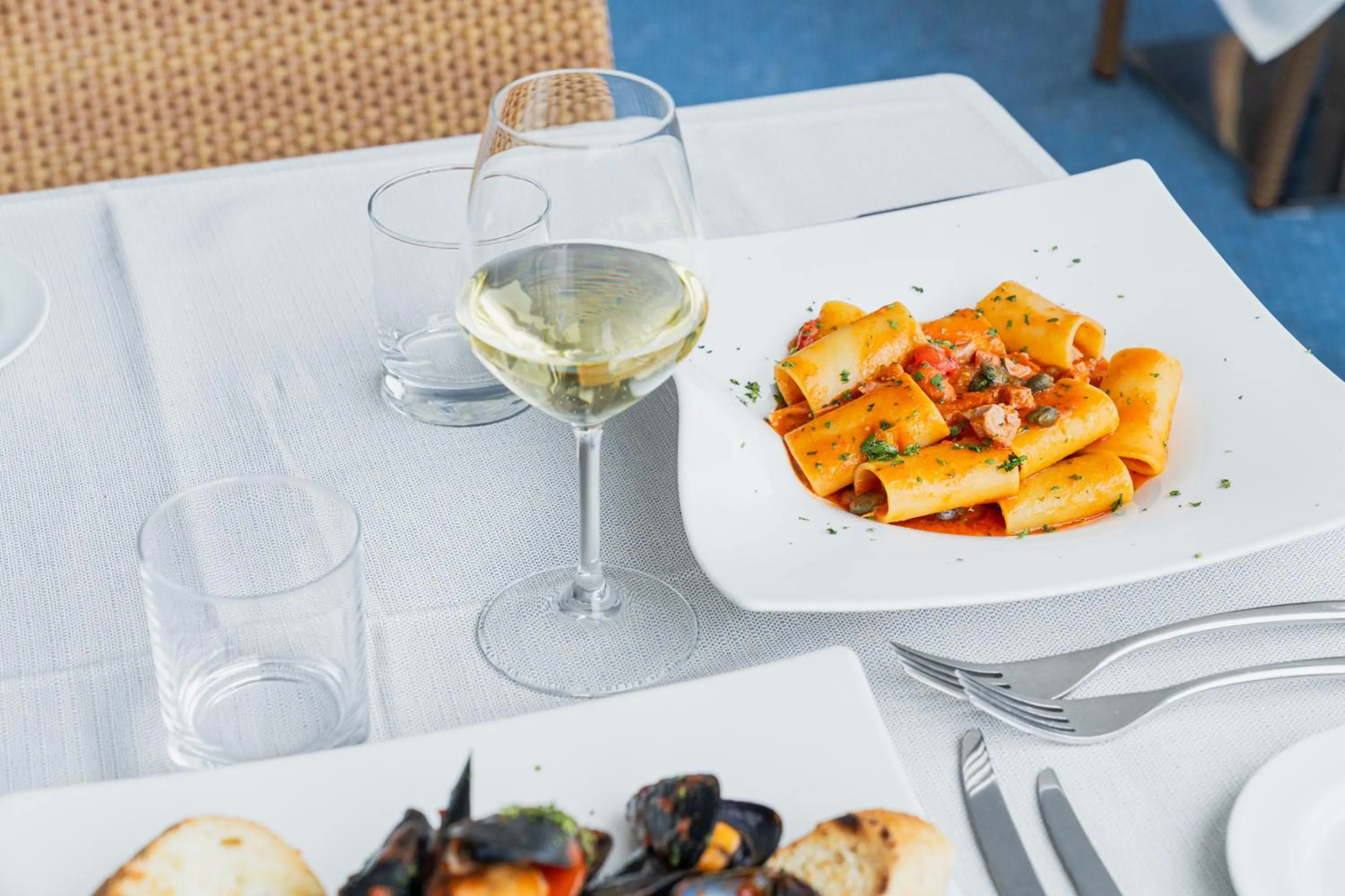 Restaurant/places to eat in Mercure Olbia