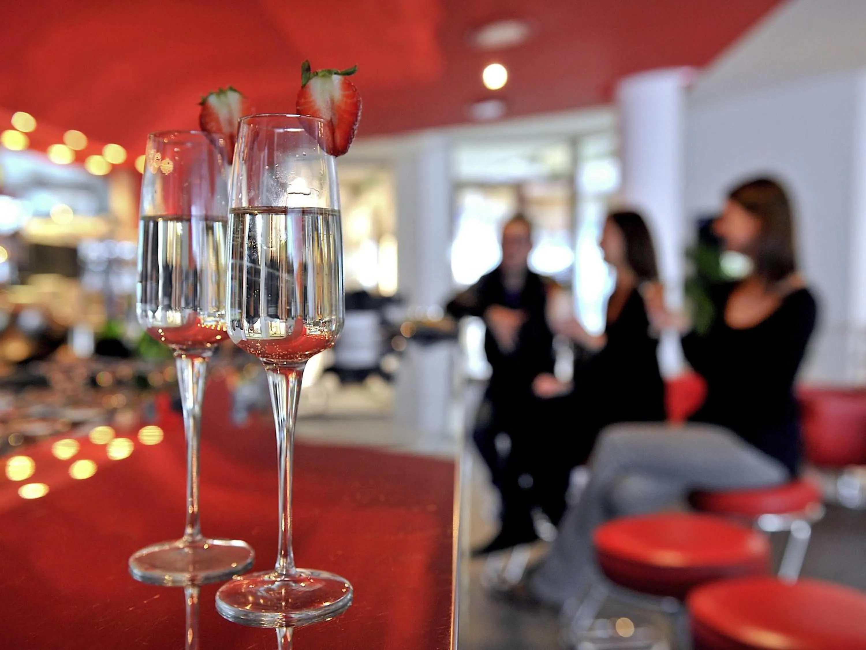 Lounge or bar in Mercure Olbia