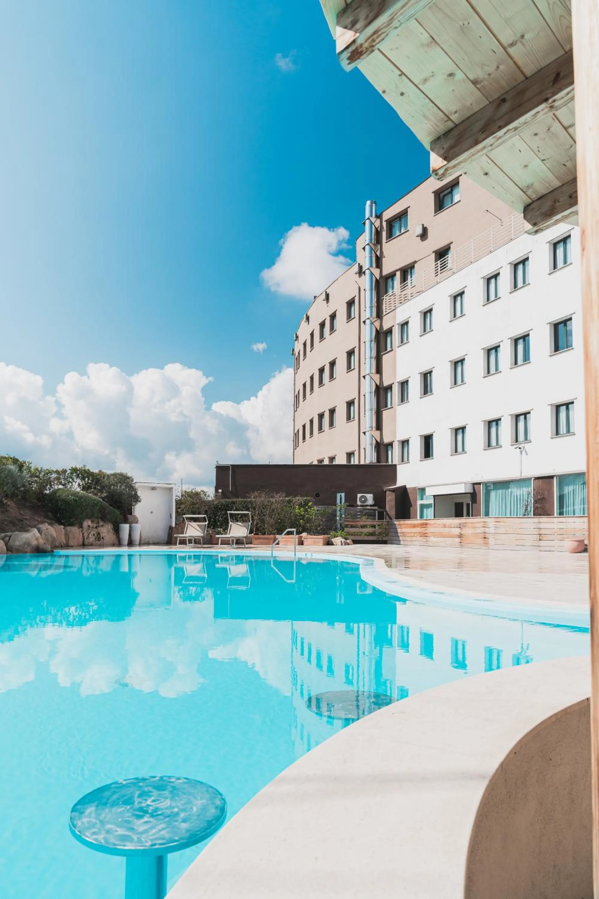 Swimming pool in Mercure Olbia