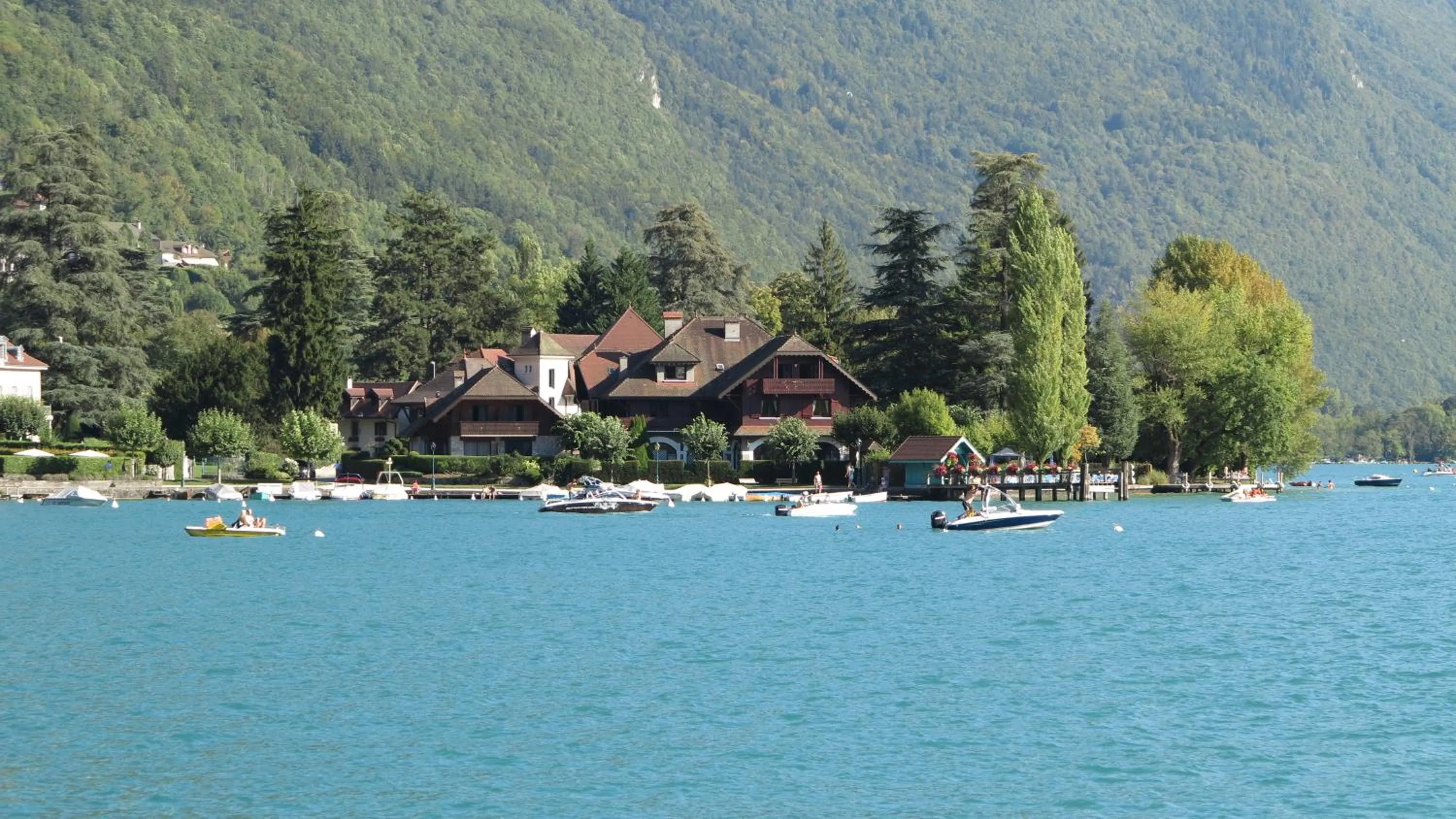 Facade/entrance in Auberge Du Père Bise - Jean Sulpice