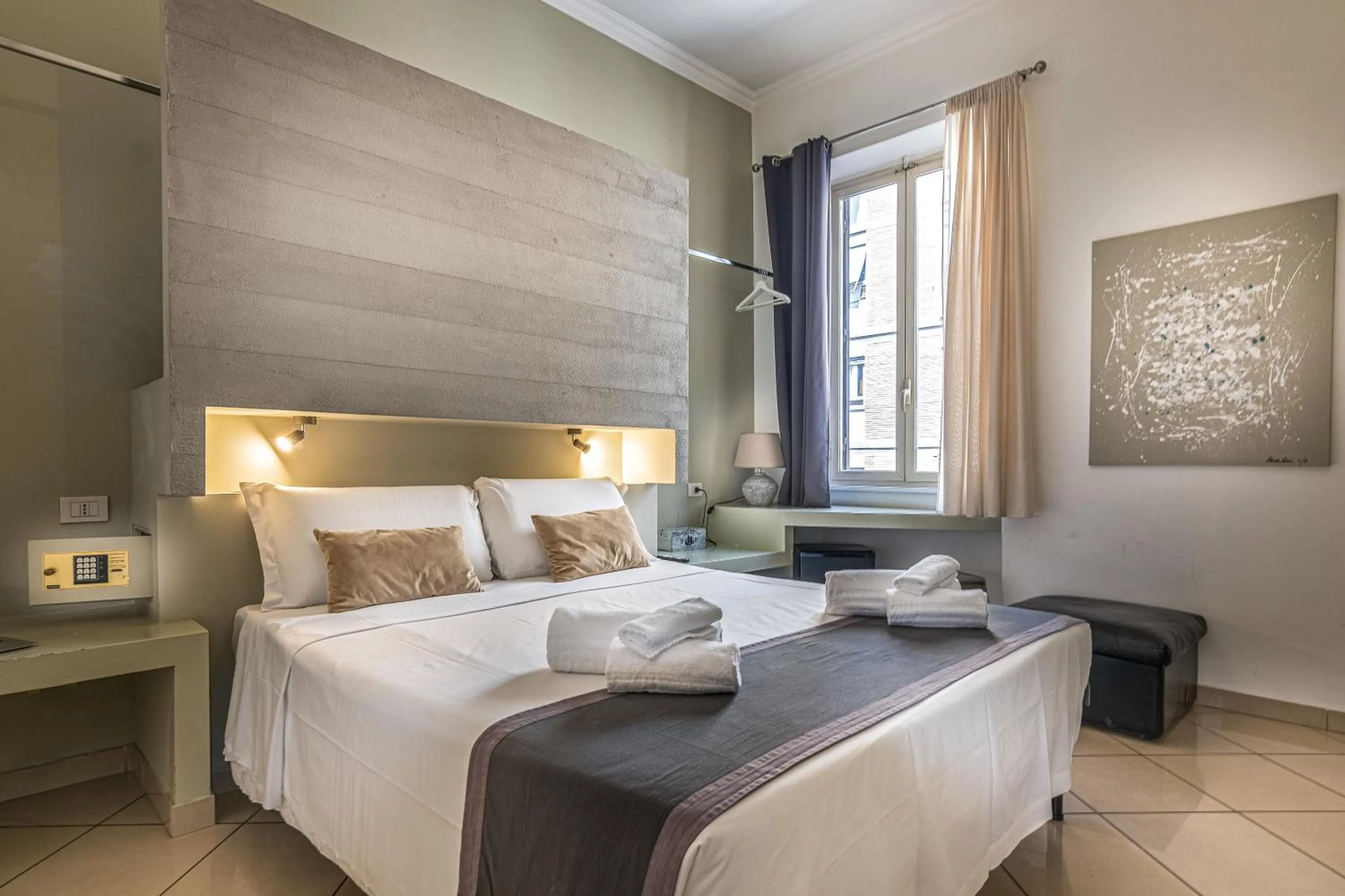 Bedroom, Bed in Crossroad Hotel