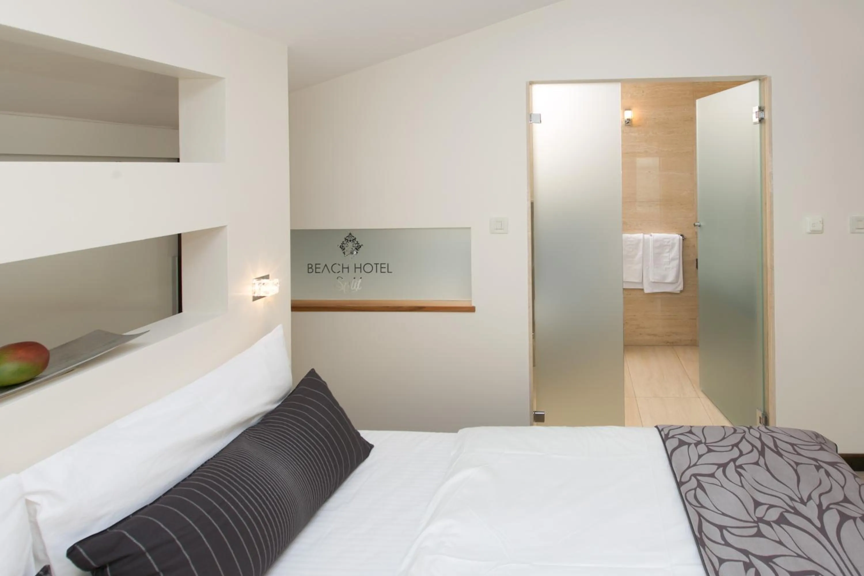 Bedroom, Bed in Beach Hotel Split