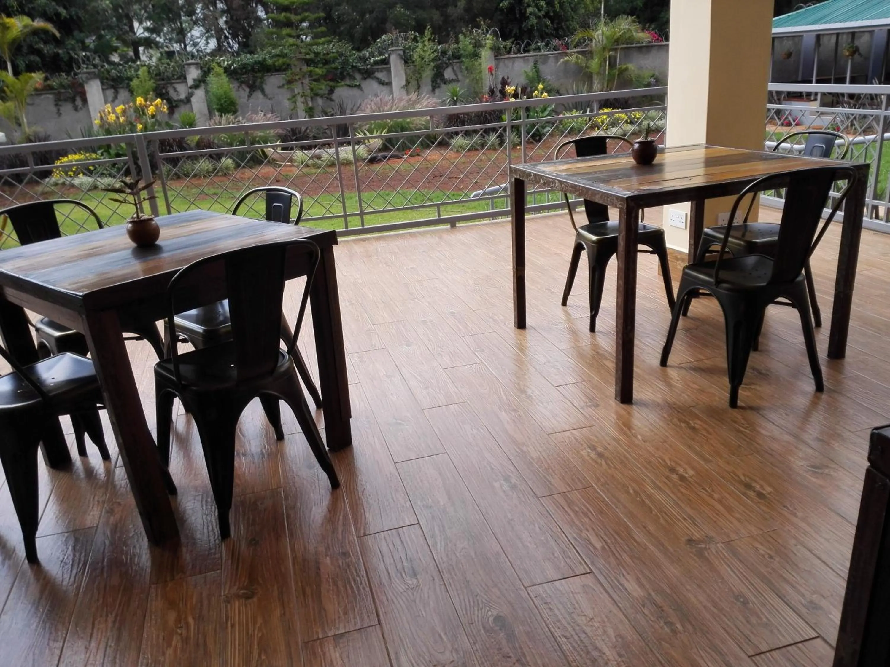 Restaurant/places to eat in Acacia Tree Lodge