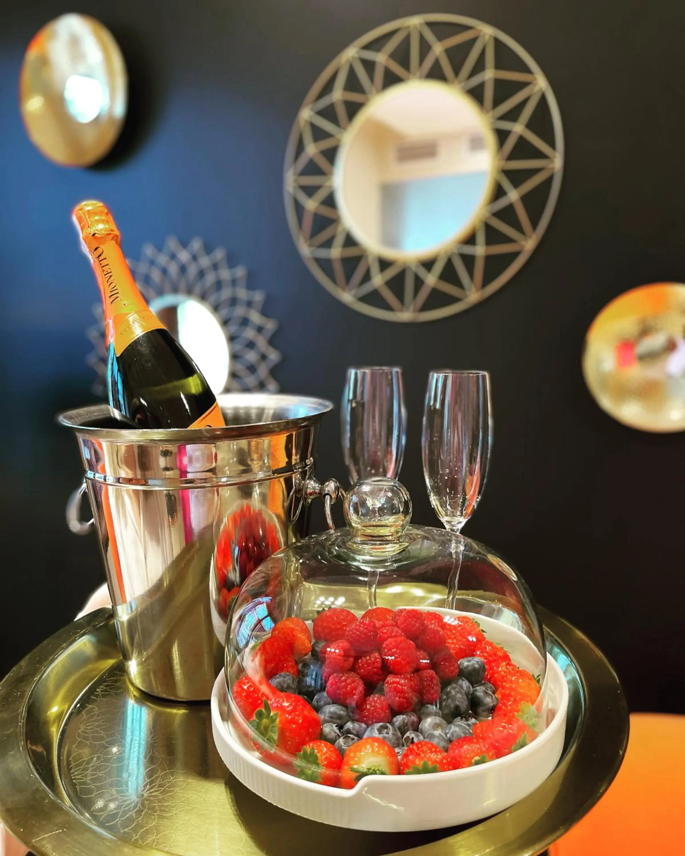 Food and drinks in Liv'Inn Aparthotel