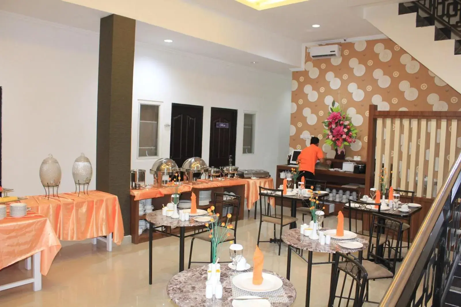 Restaurant/places to eat in Mel's Inn Manado Restaurant/places to eat in Mel's Inn Manado