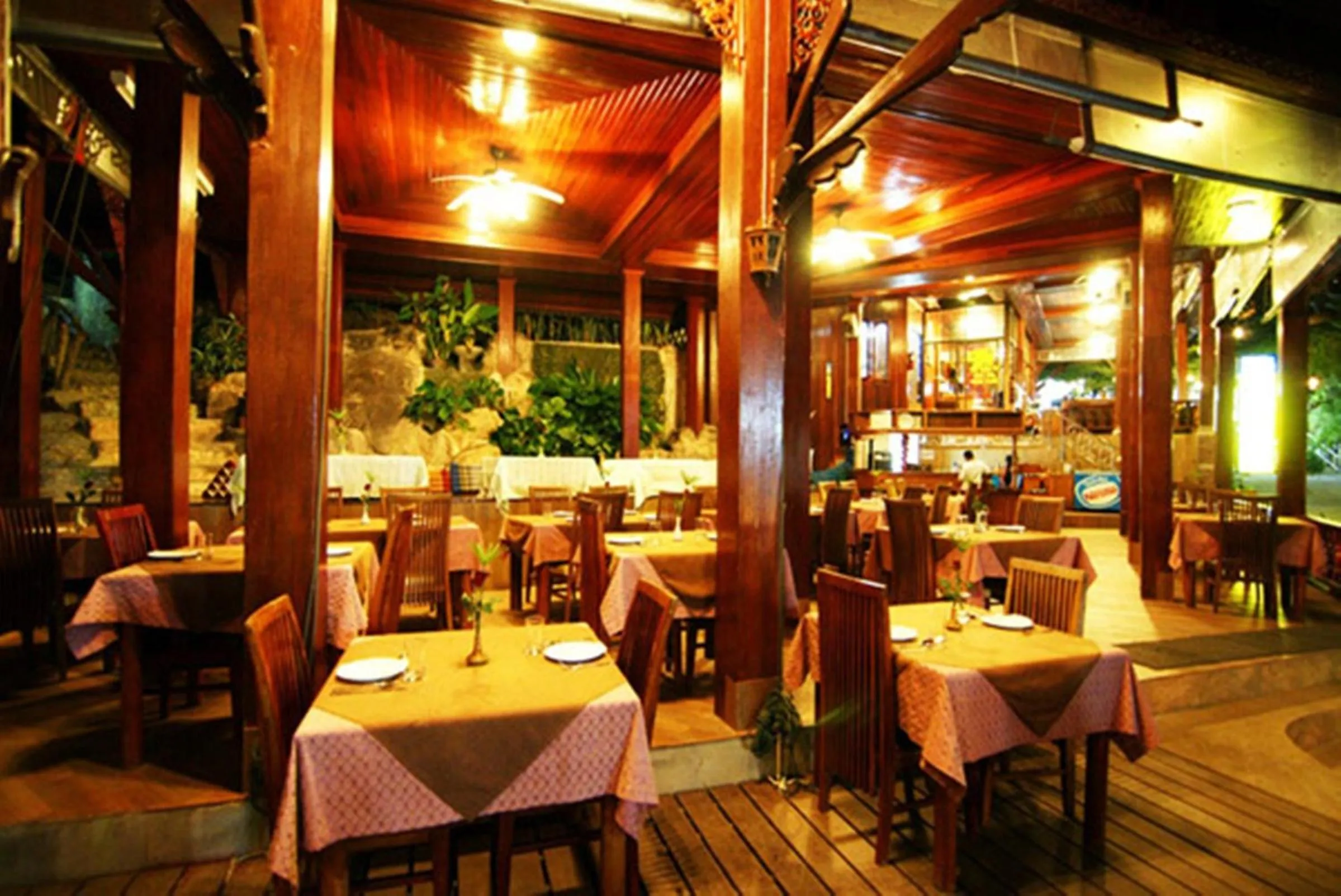 Restaurant/places to eat in Haad Yao Bayview Resort & Spa - SHA plus Certified