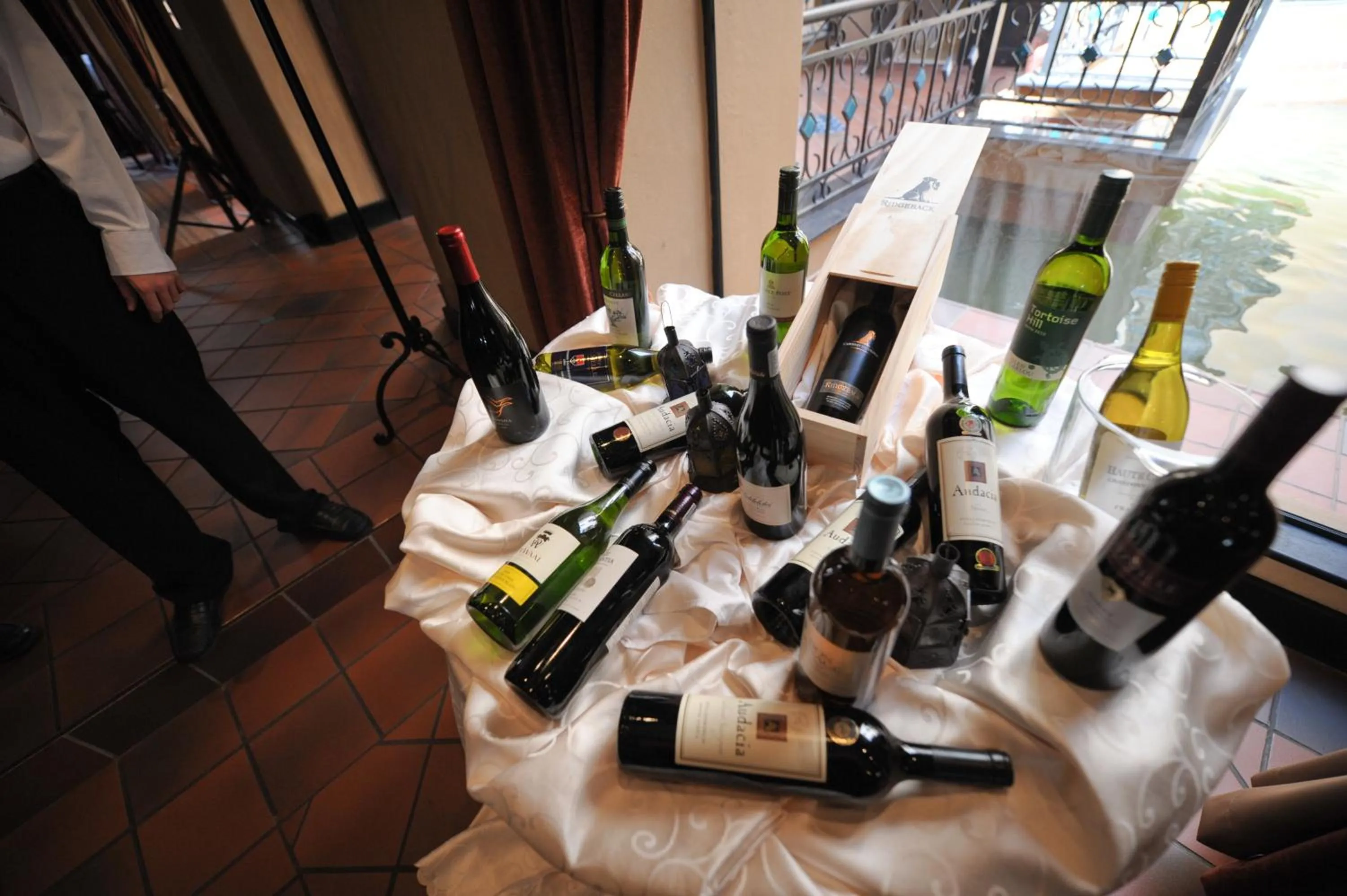 Restaurant/places to eat in Royal Elephant Hotel & Conference Centre