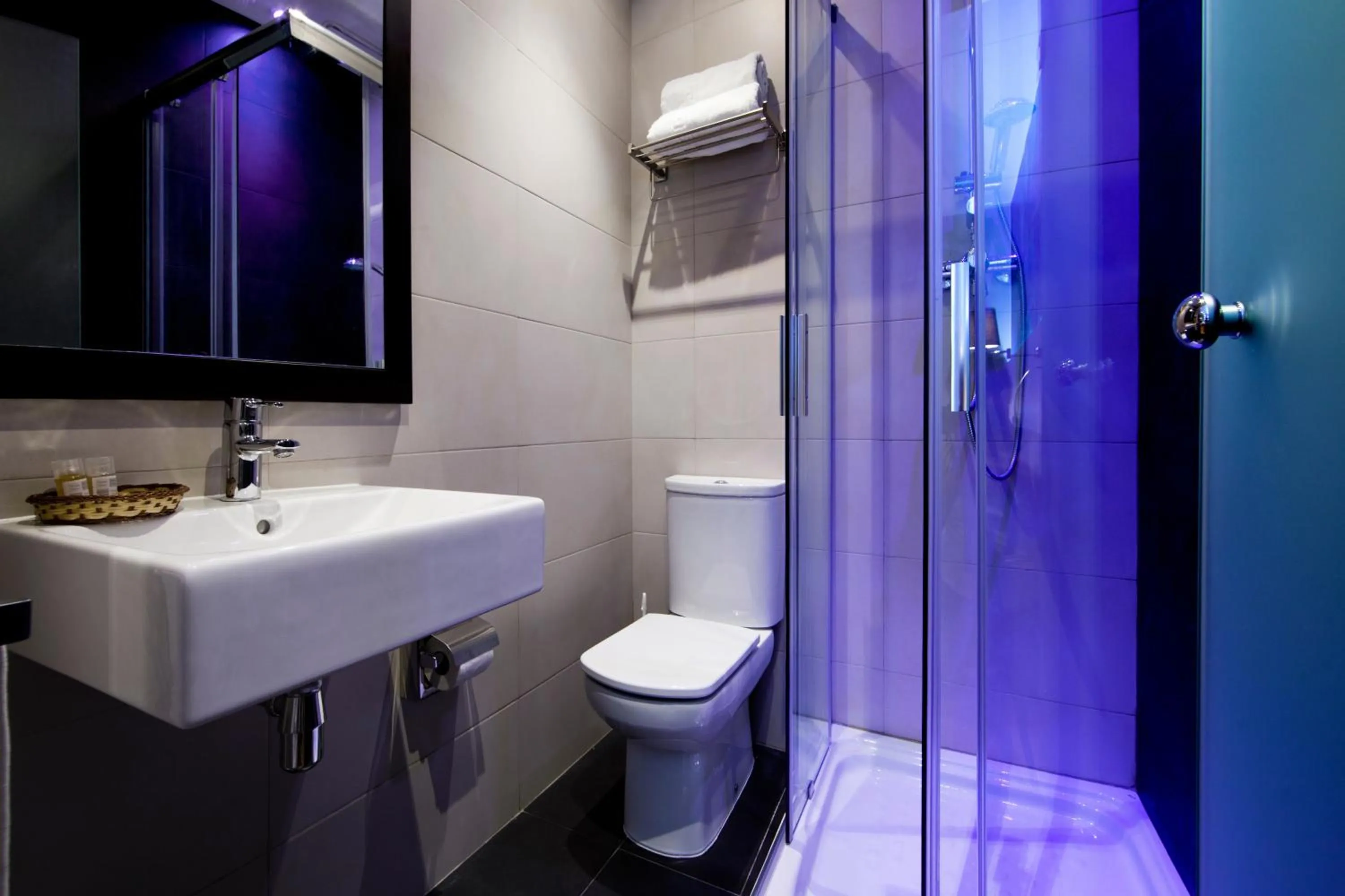 Bathroom in Hostal BCN Ramblas