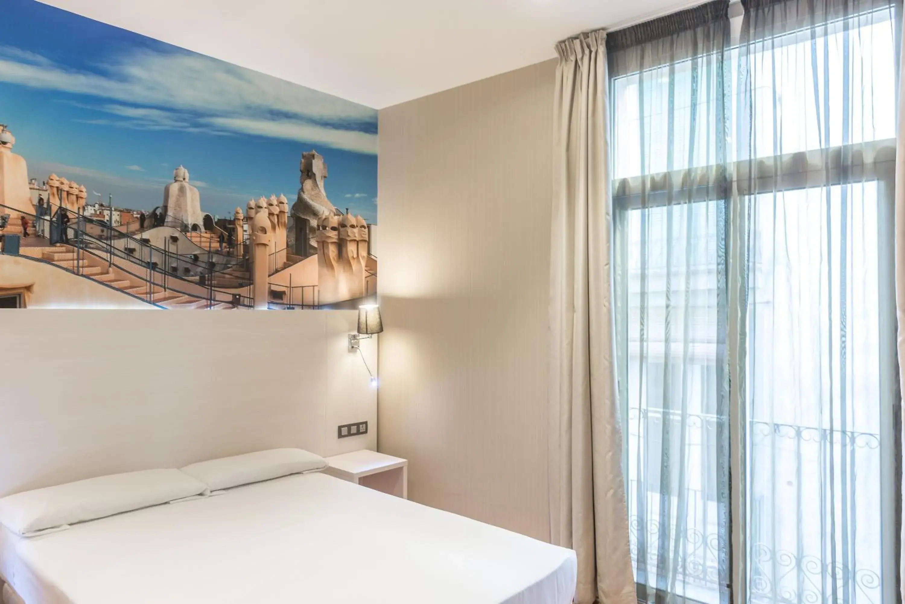 Day, Bed in Hostal BCN Ramblas Day, Bed in Hostal BCN Ramblas