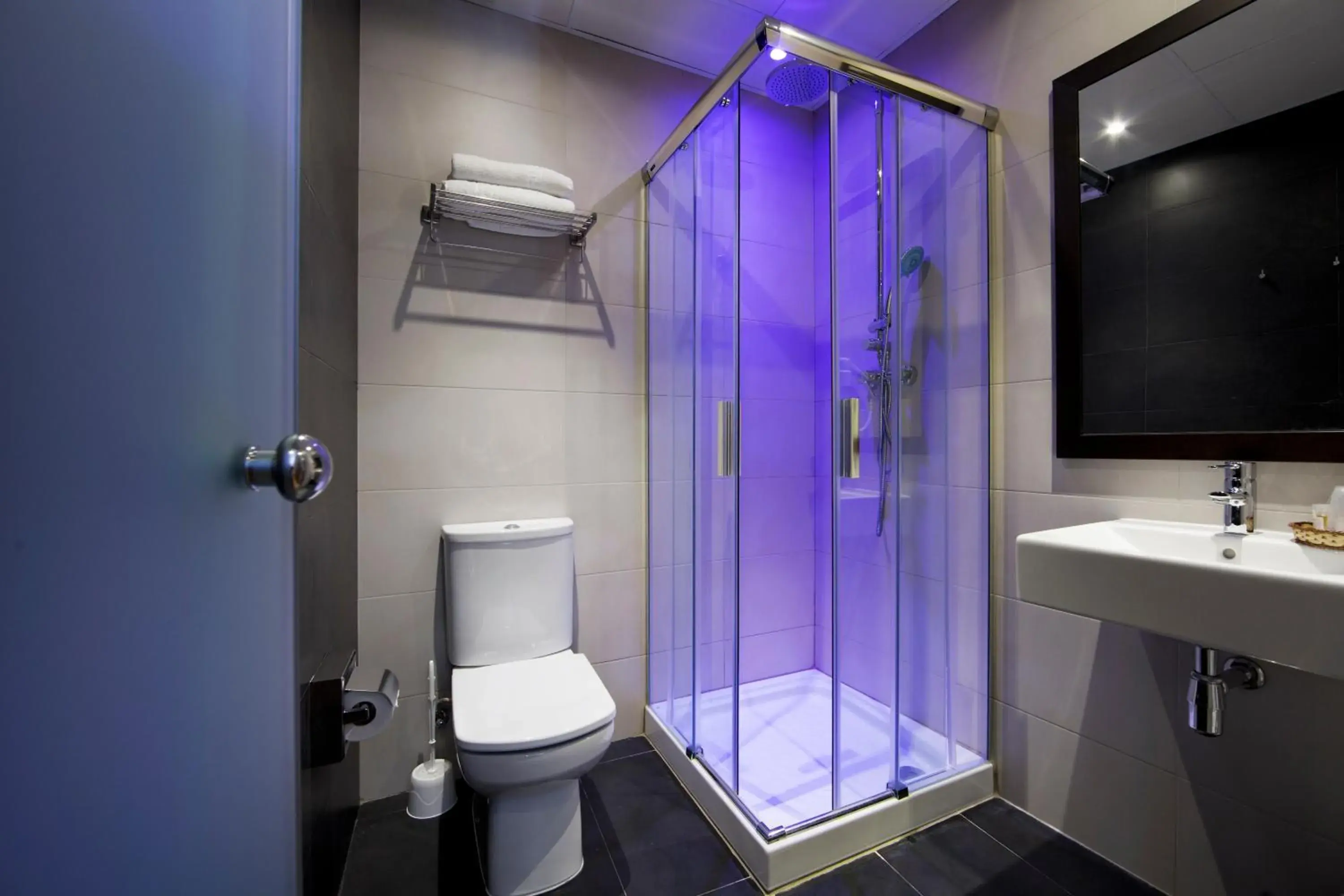 Bathroom in Hostal BCN Ramblas Bathroom in Hostal BCN Ramblas